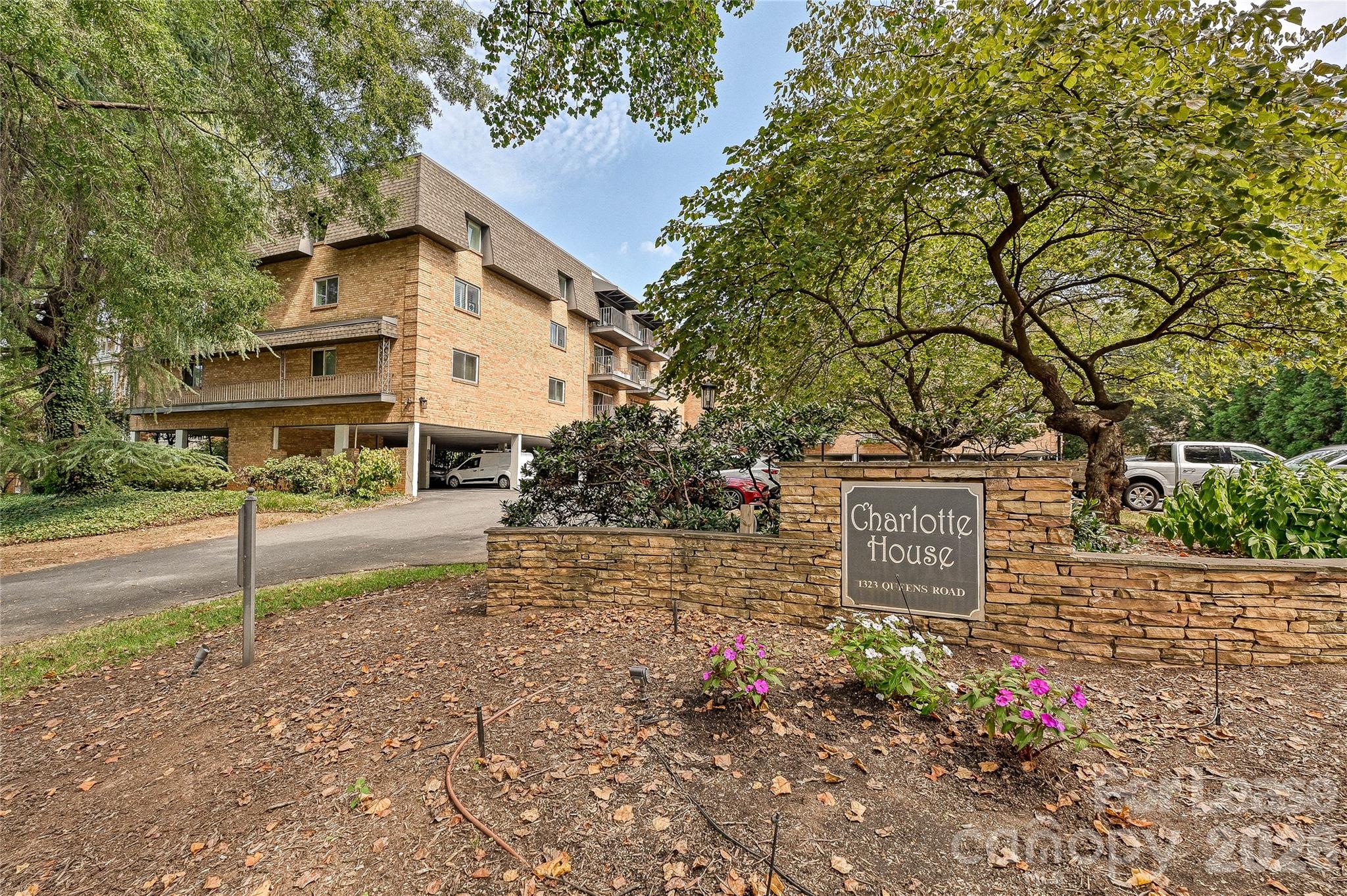 Condominium at 1323 Queens Road, Charlotte, photo 21 of 23