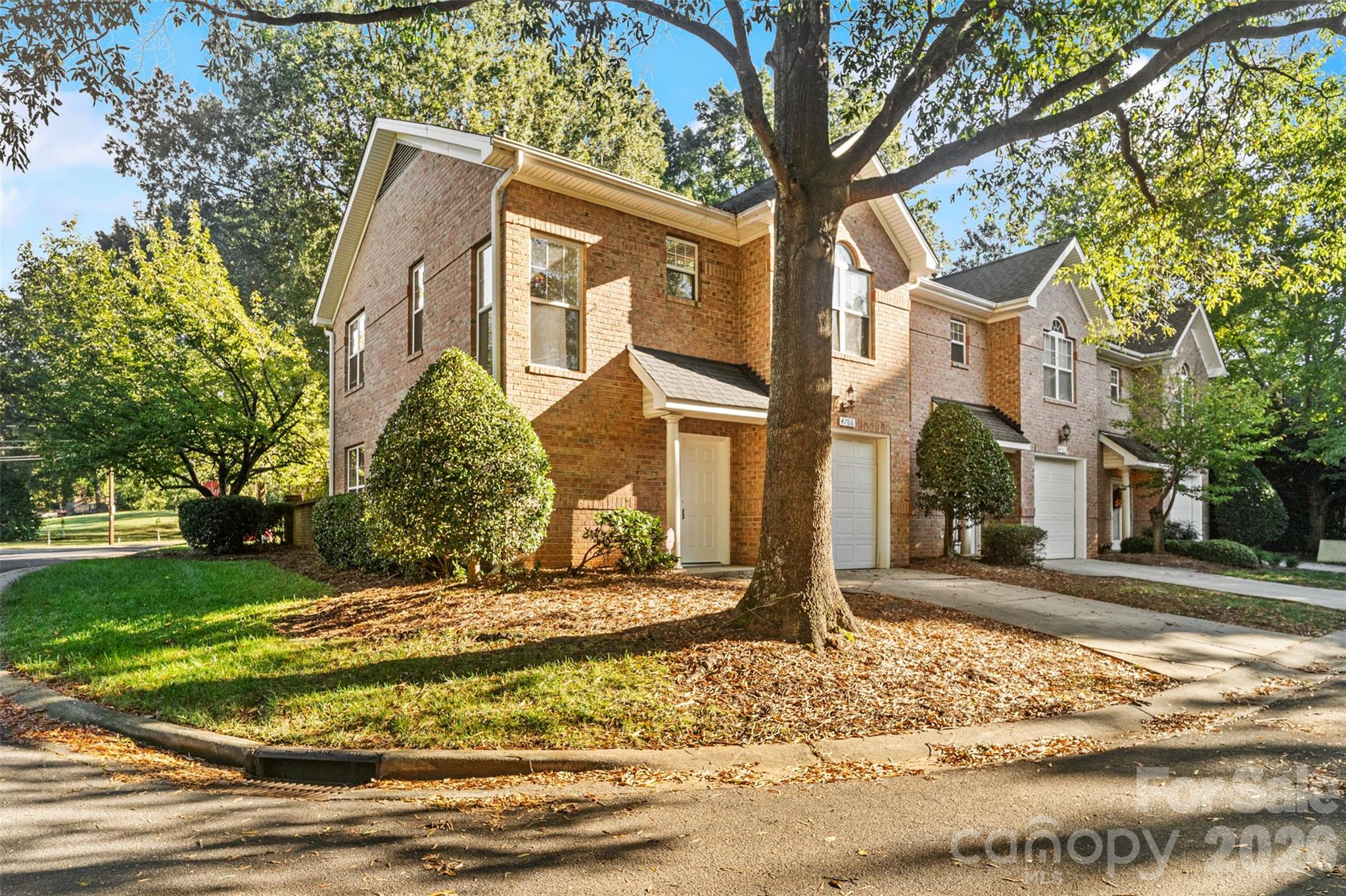 Townhouse at 4766 Hunter Crest Lane, Charlotte, photo 3 of 35
