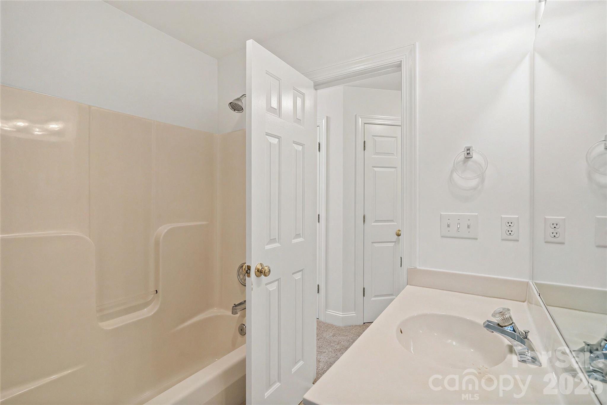 Townhouse at 4766 Hunter Crest Lane, Charlotte, photo 21 of 35