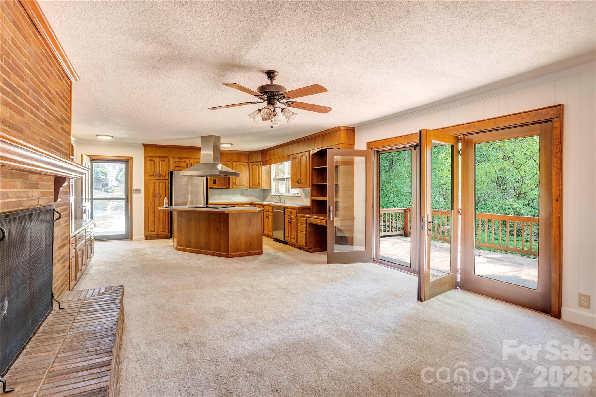 Beautiful outdoor area flow - 688 Grandview Drive NE, Concord