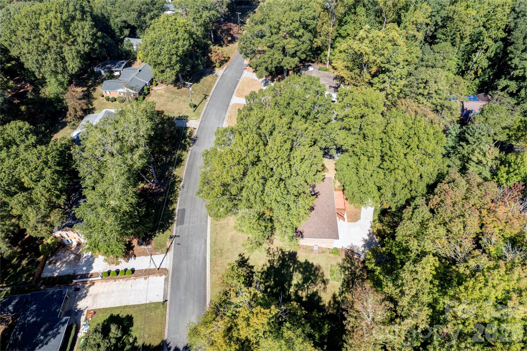 Beverly Hills neighborhood - 688 Grandview Drive NE, Concord