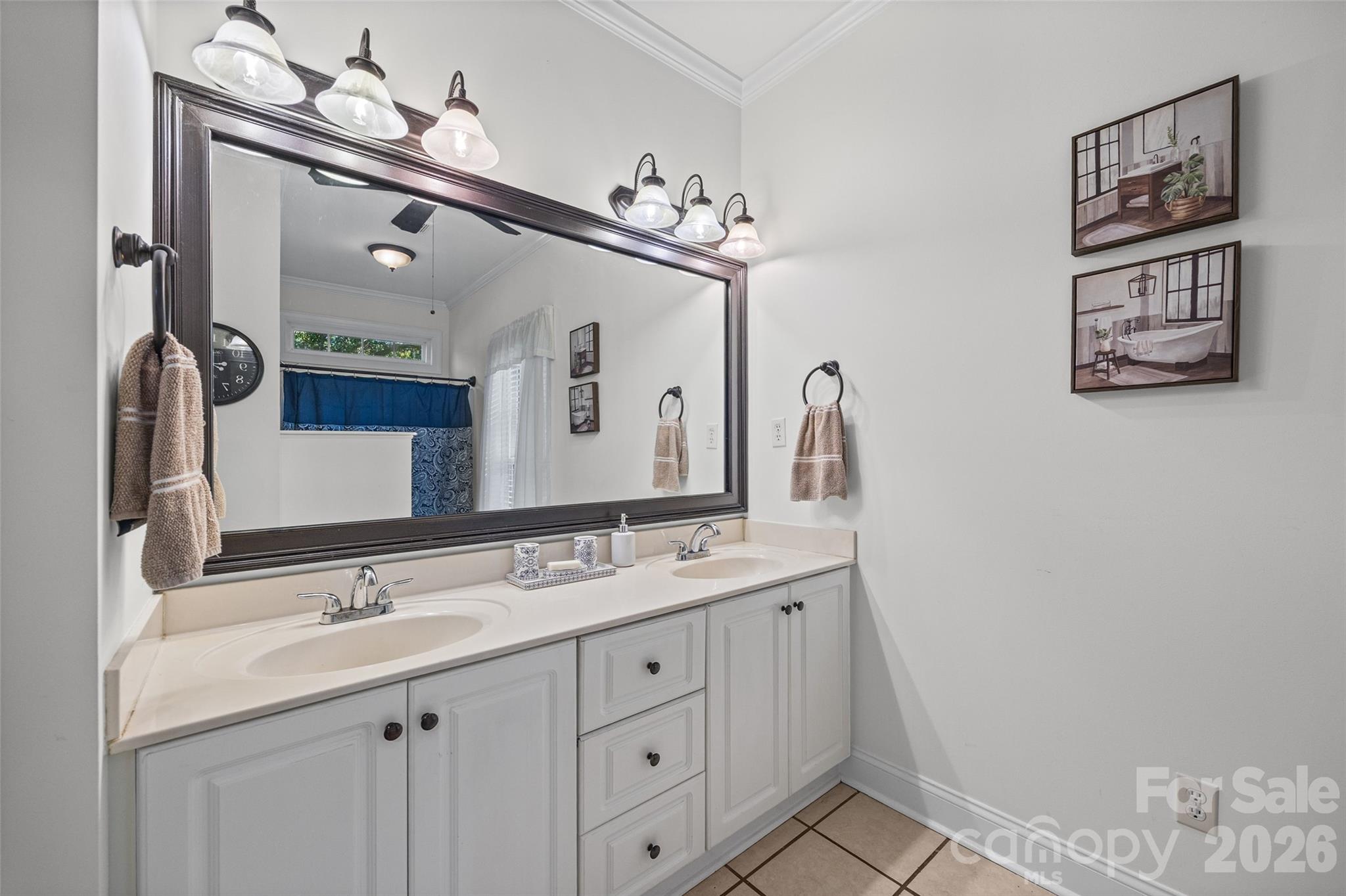 dual sink primary bathroom - 2005 Westridge Drive, Rock Hill