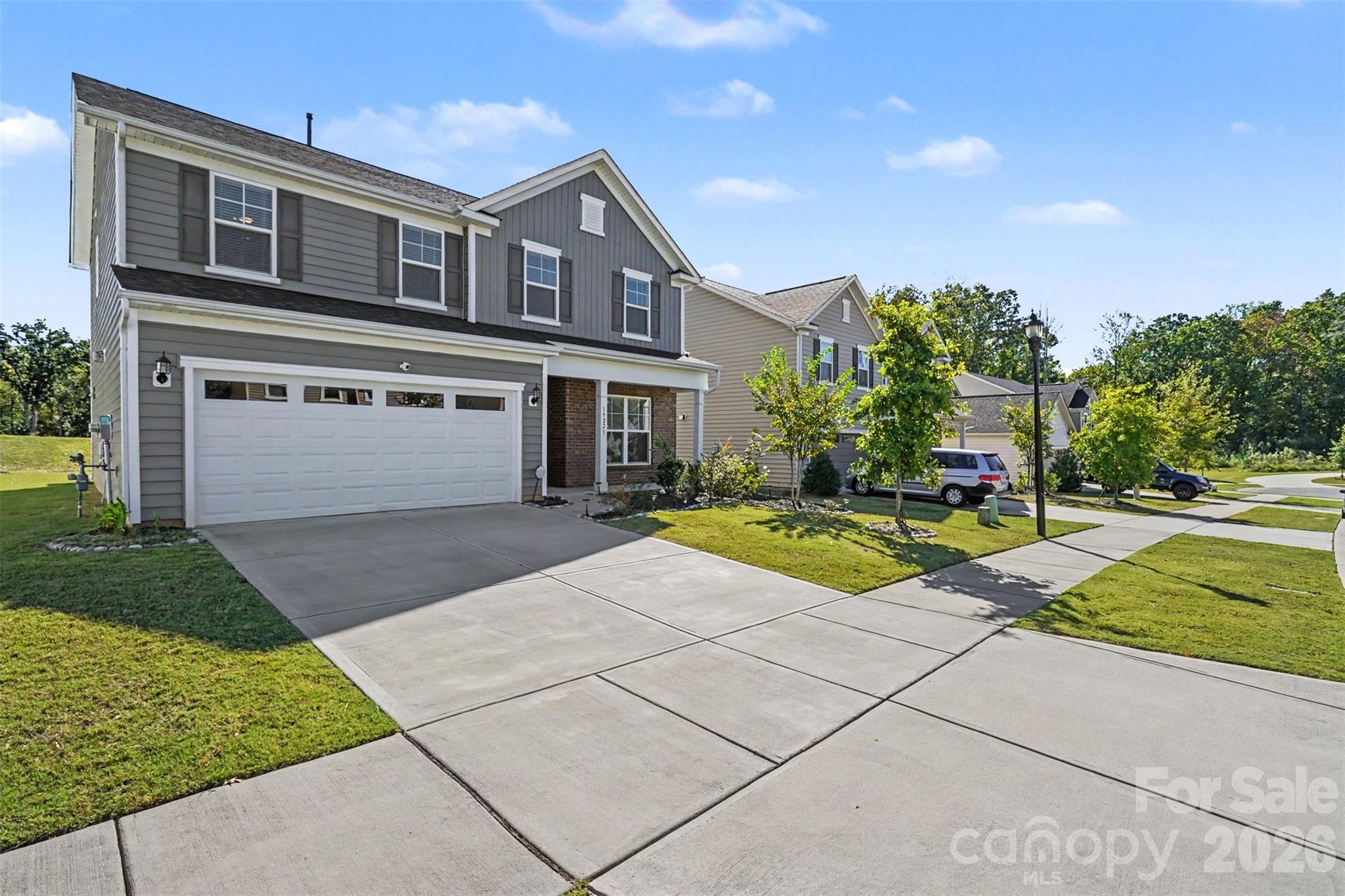 Single Family Residence at 19221 Yellow Birch Drive, Charlotte, photo 3 of 28
