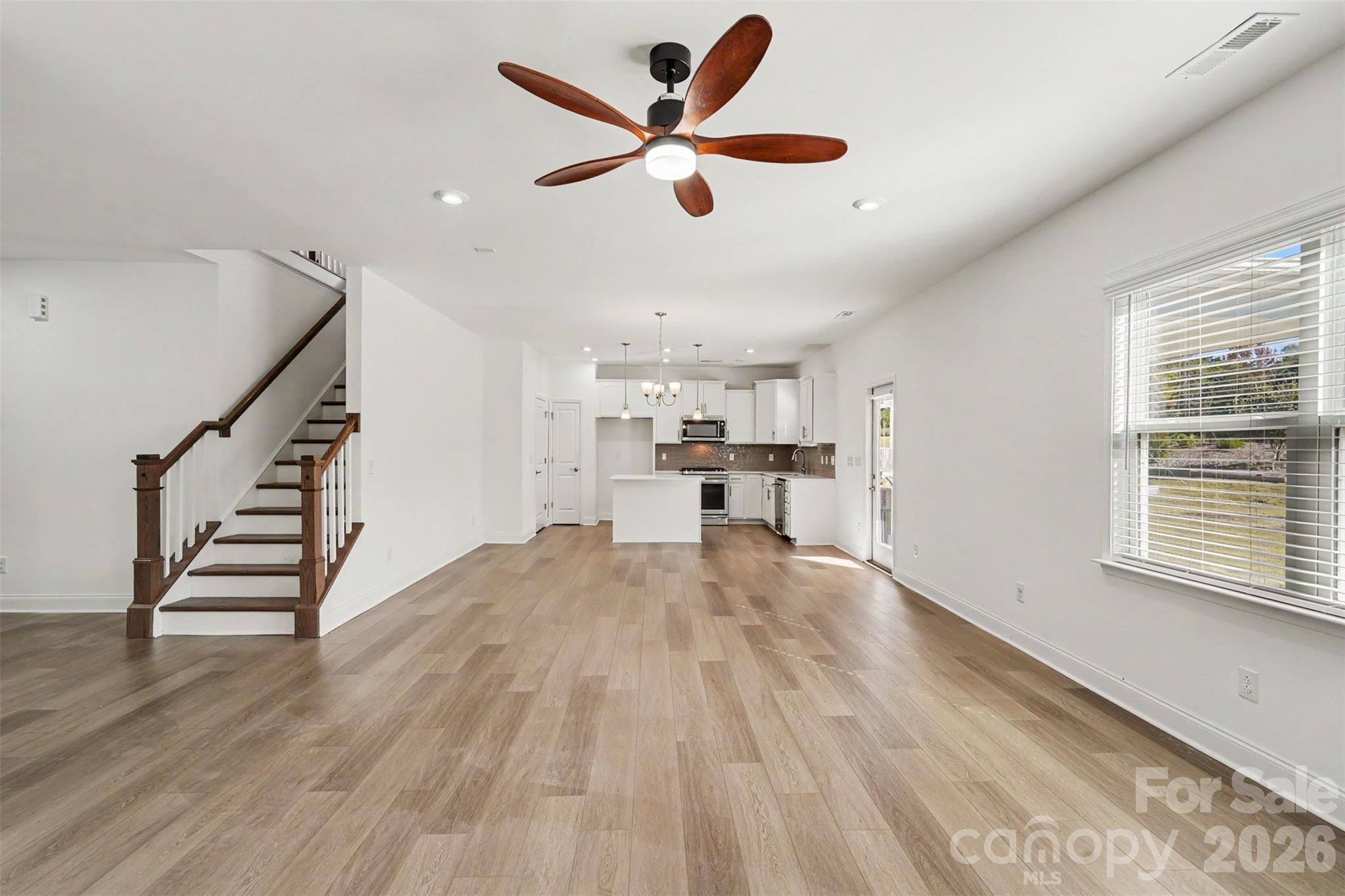 Single Family Residence at 19221 Yellow Birch Drive, Charlotte, photo 5 of 28