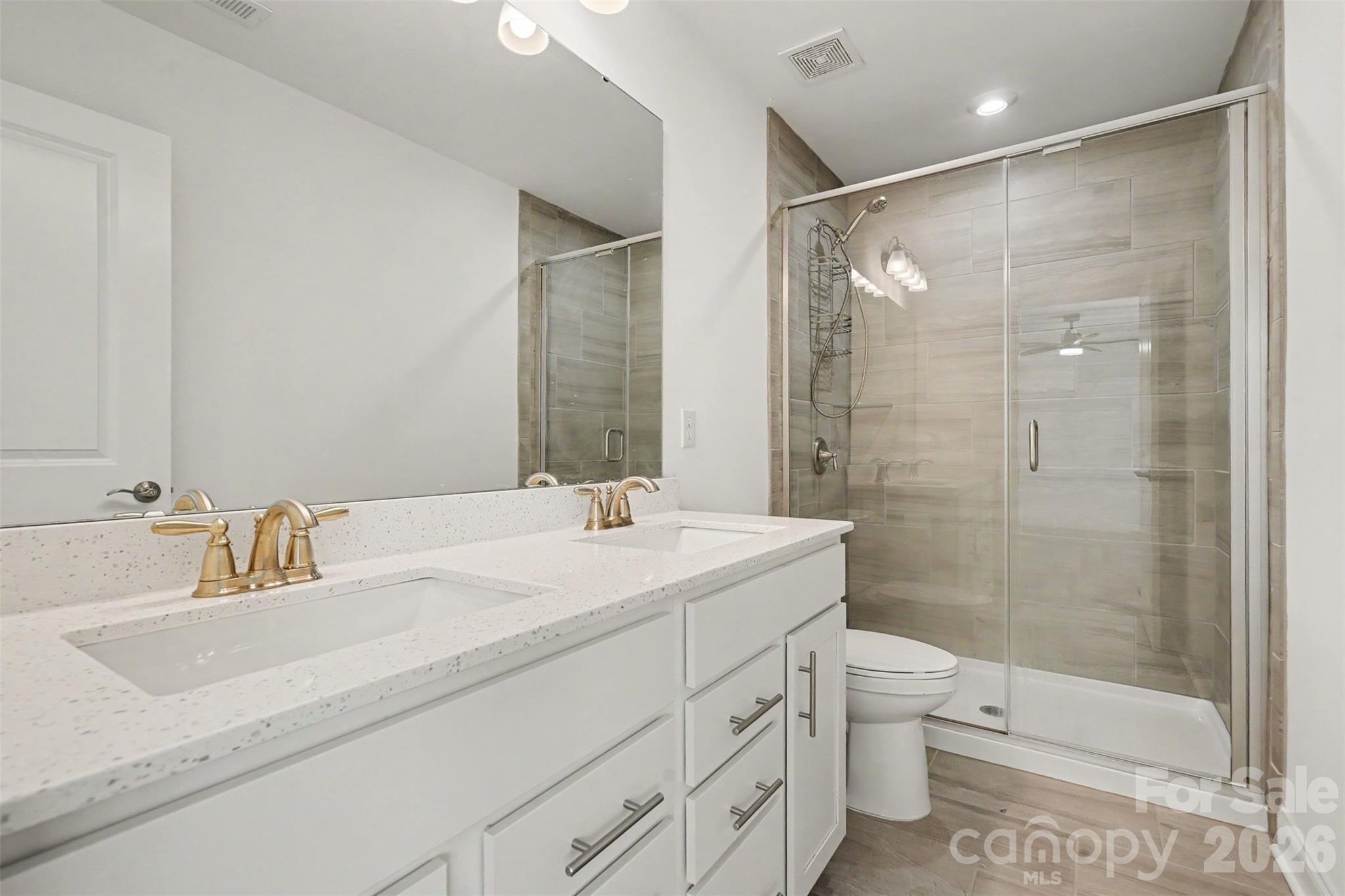 Single Family Residence at 19221 Yellow Birch Drive, Charlotte, photo 16 of 28