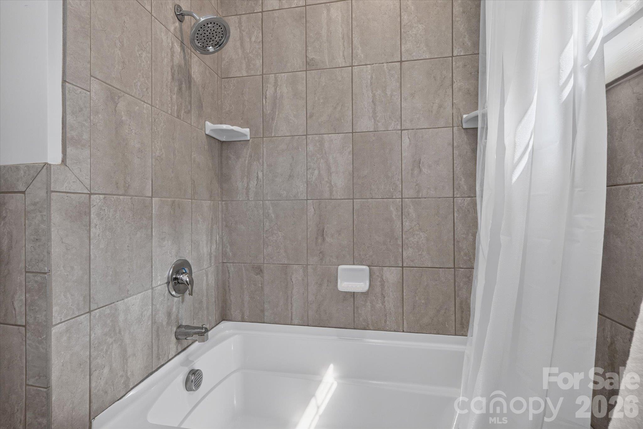 Full Bath + Deep Tub - 233 Florence Street, Rock Hill
