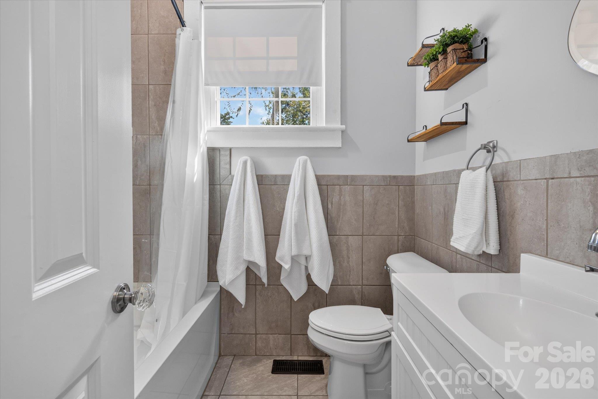 Full Bath - 233 Florence Street, Rock Hill