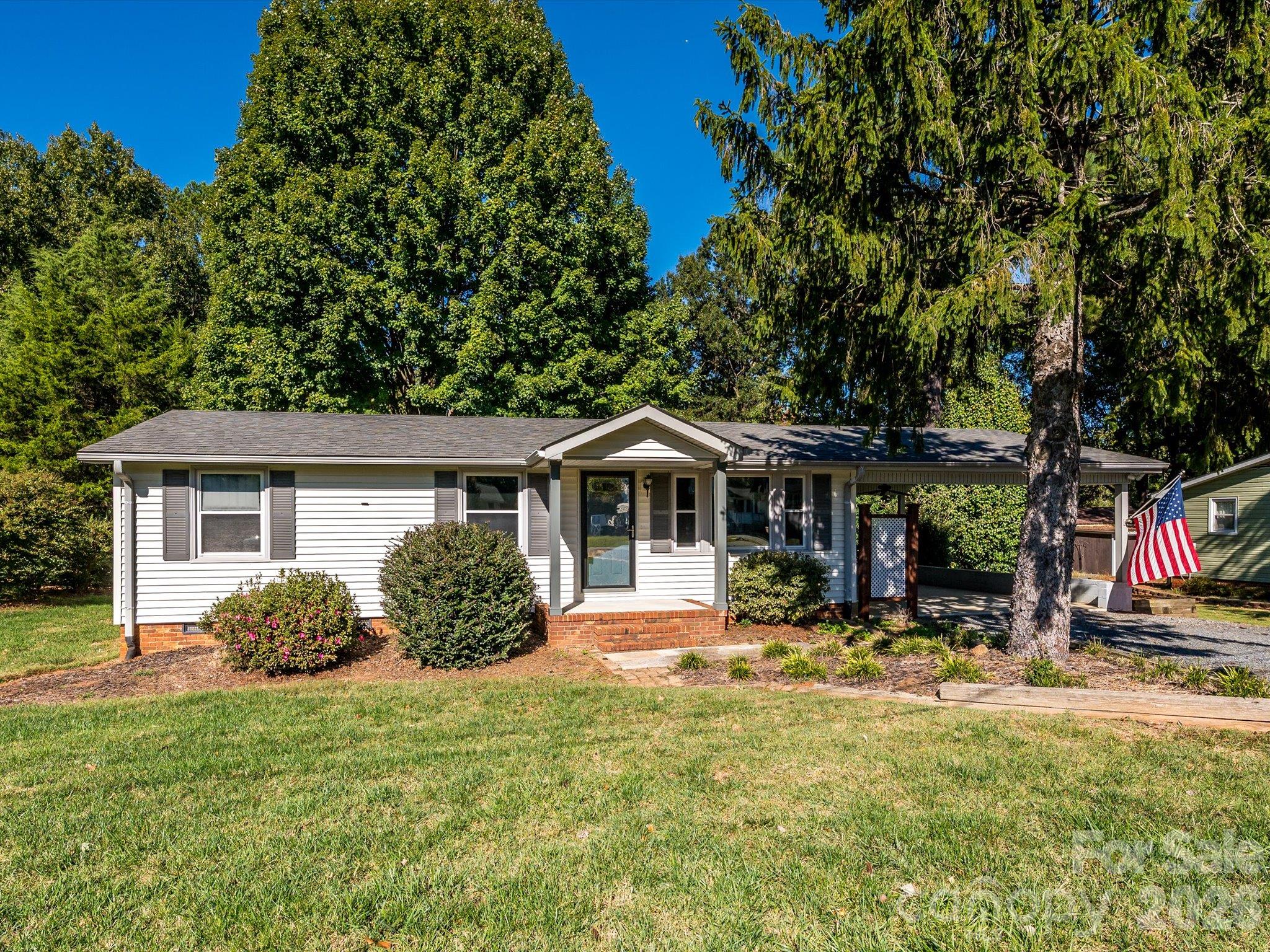 Single Family Residence at 3714 Fieldcrest Circle NW, Concord