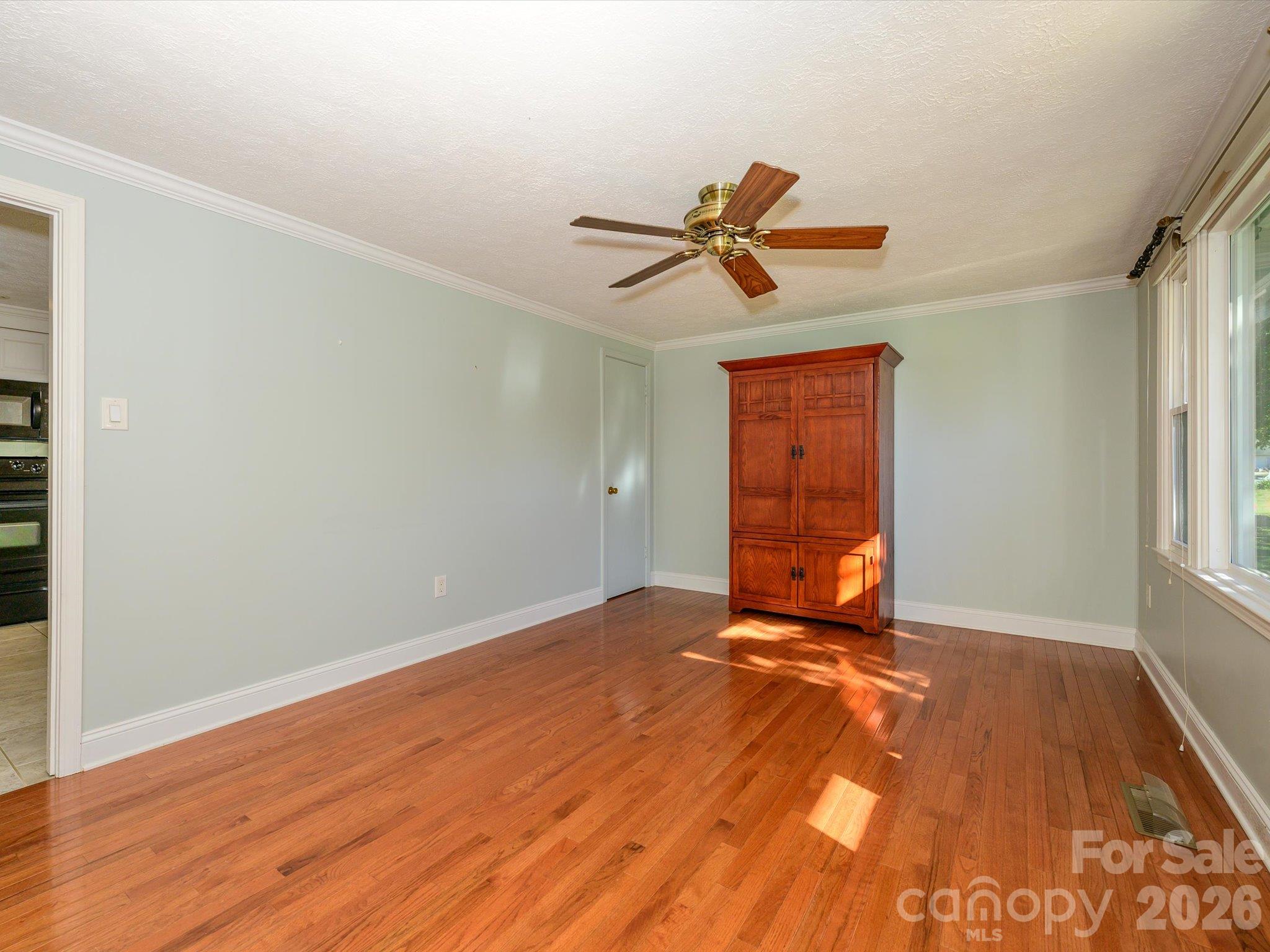 Single Family Residence at 3714 Fieldcrest Circle NW, Concord, photo 4 of 27