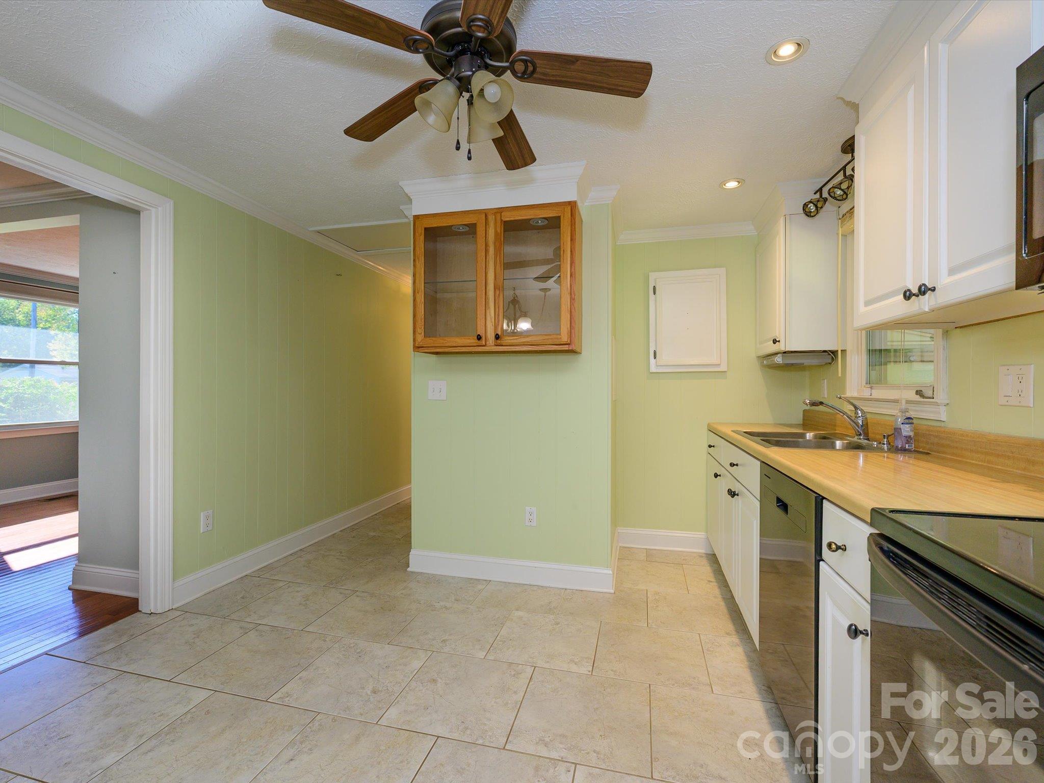 Single Family Residence at 3714 Fieldcrest Circle NW, Concord, photo 11 of 27