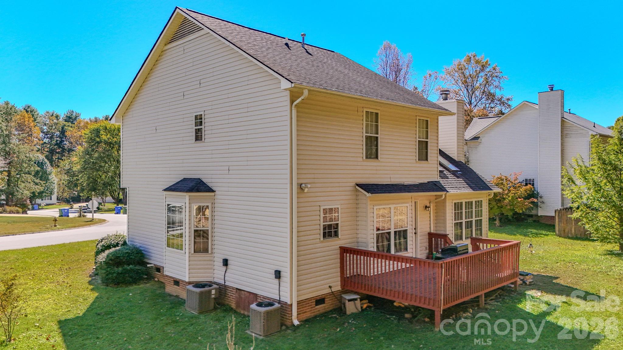 Single Family Residence at 89 N Wintergarden Road, Fletcher, photo 7 of 31