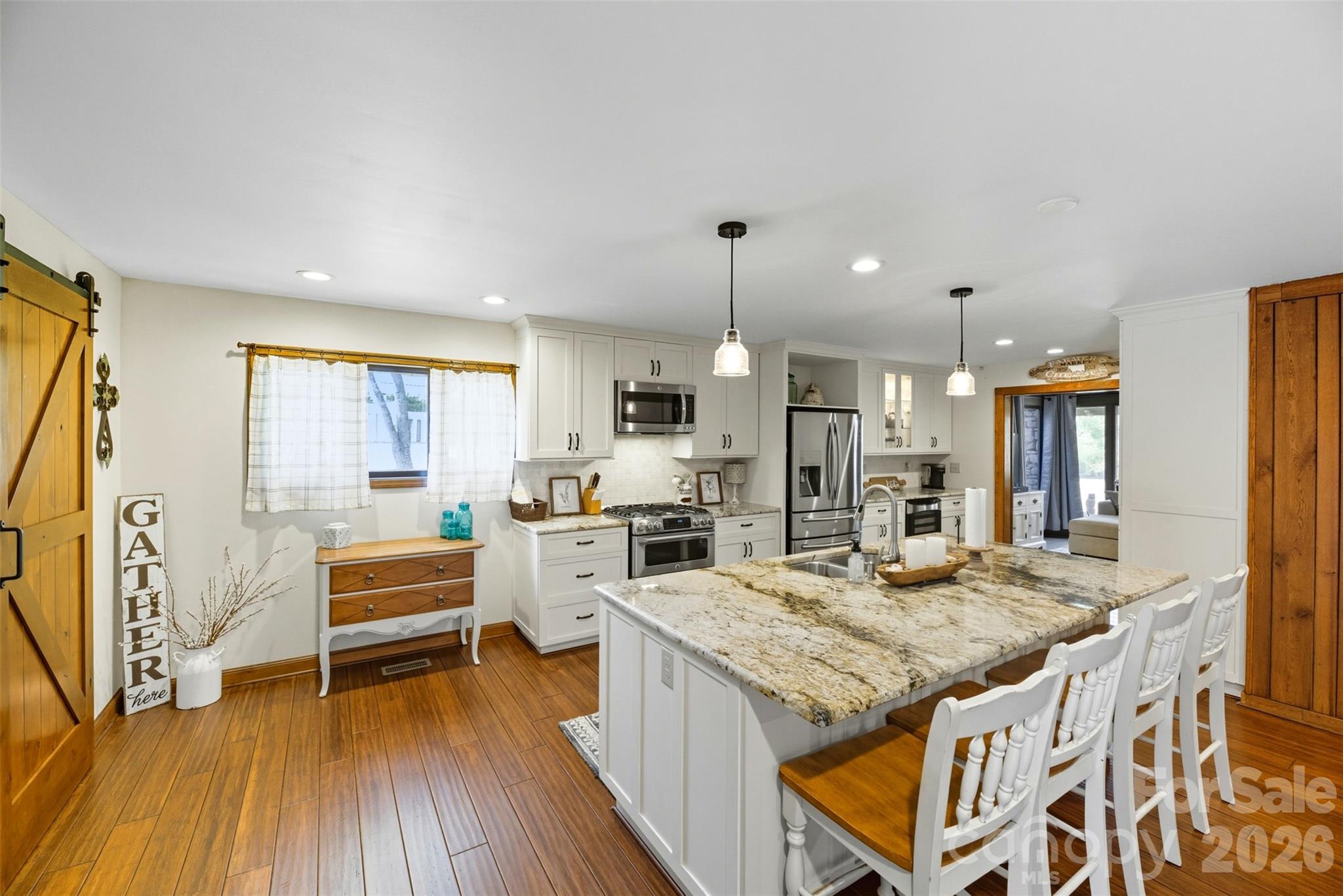 Single Family Residence at 1515 Heatherloch Drive, Gastonia, photo 3 of 36