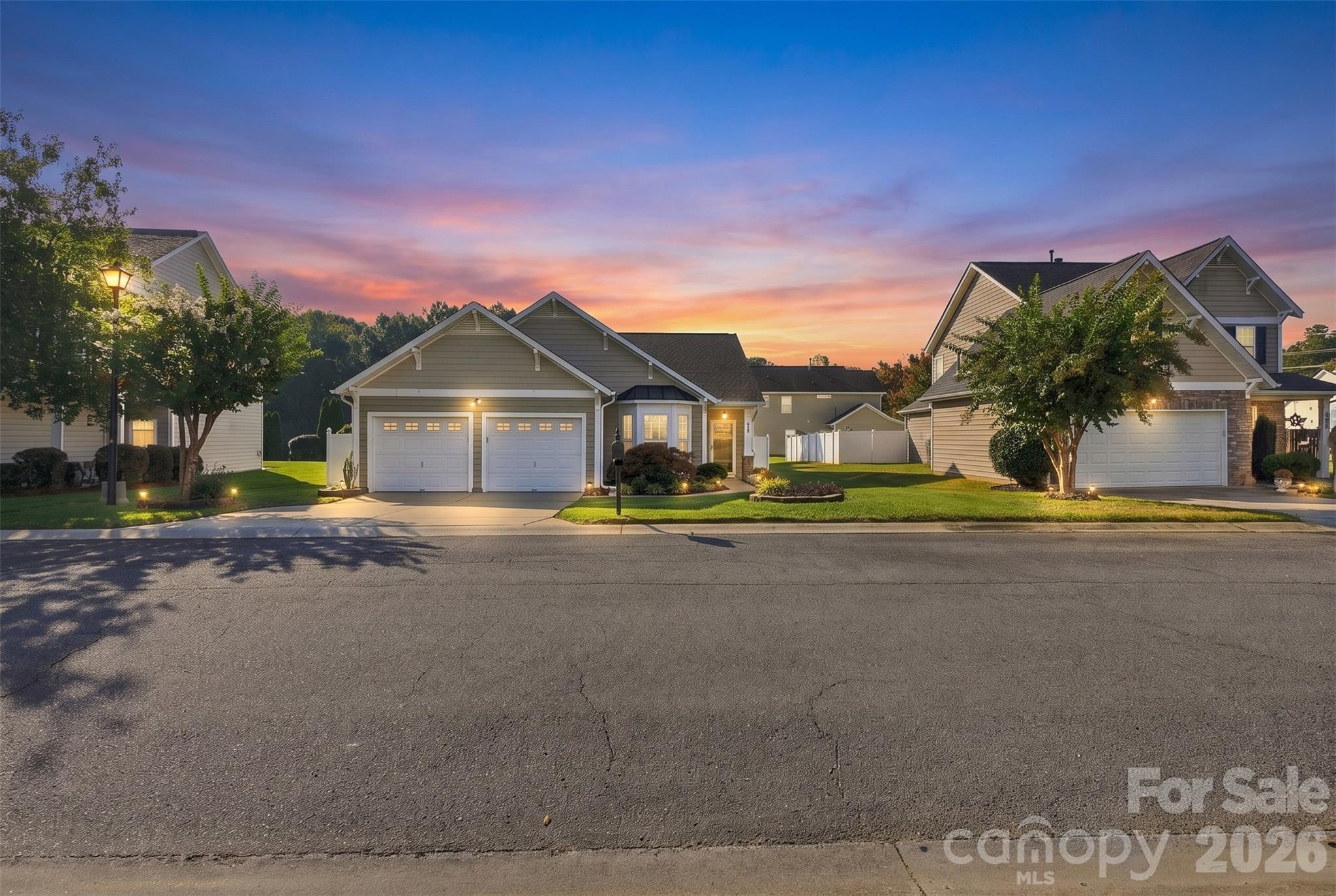 1-story charmer with 2-car garage! - 608 Goldflower Drive, Rock Hill
