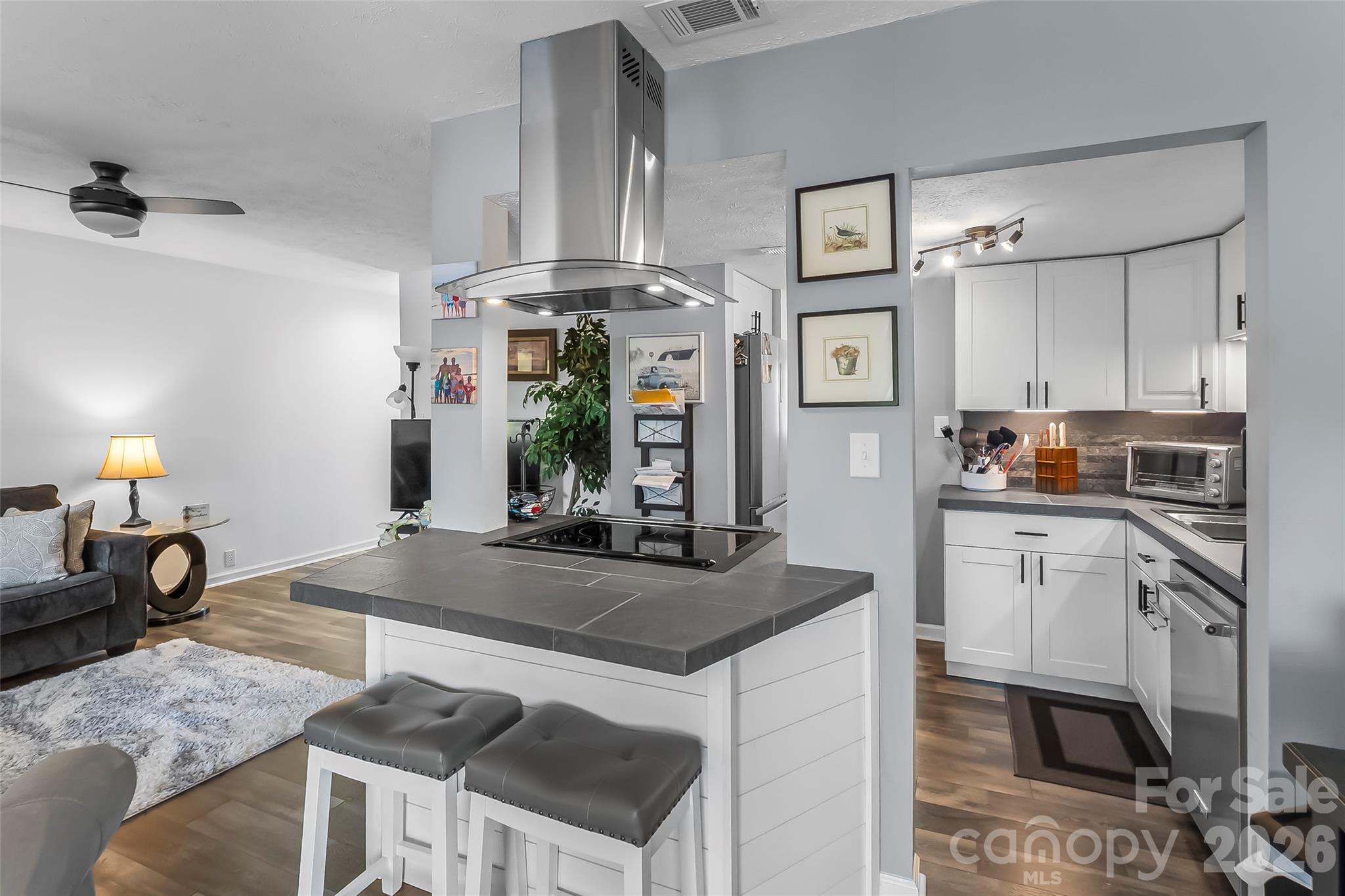 Condominium at 1050 21st Avenue, Hickory, photo 10 of 24
