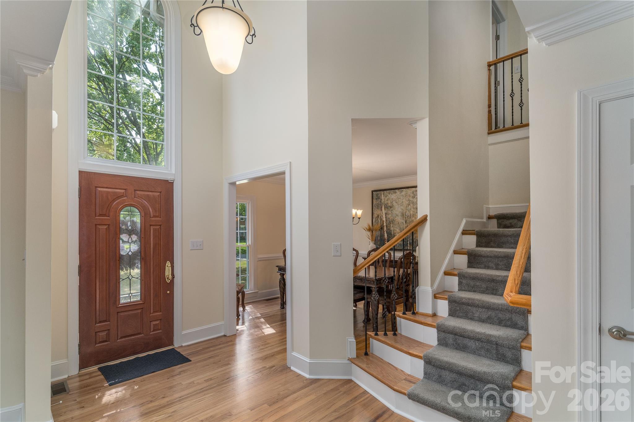 Stunning entry with plenty of natural light and hardwood floors - 16647 Greenfarm Road, Huntersville