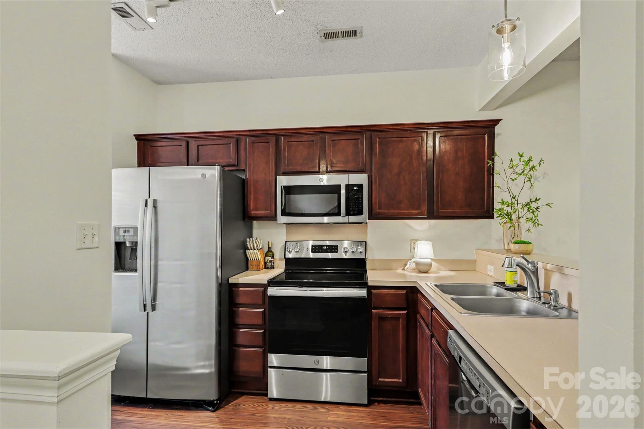 Townhouse at 9120 Treyburn Drive, Charlotte, photo 2 of 18