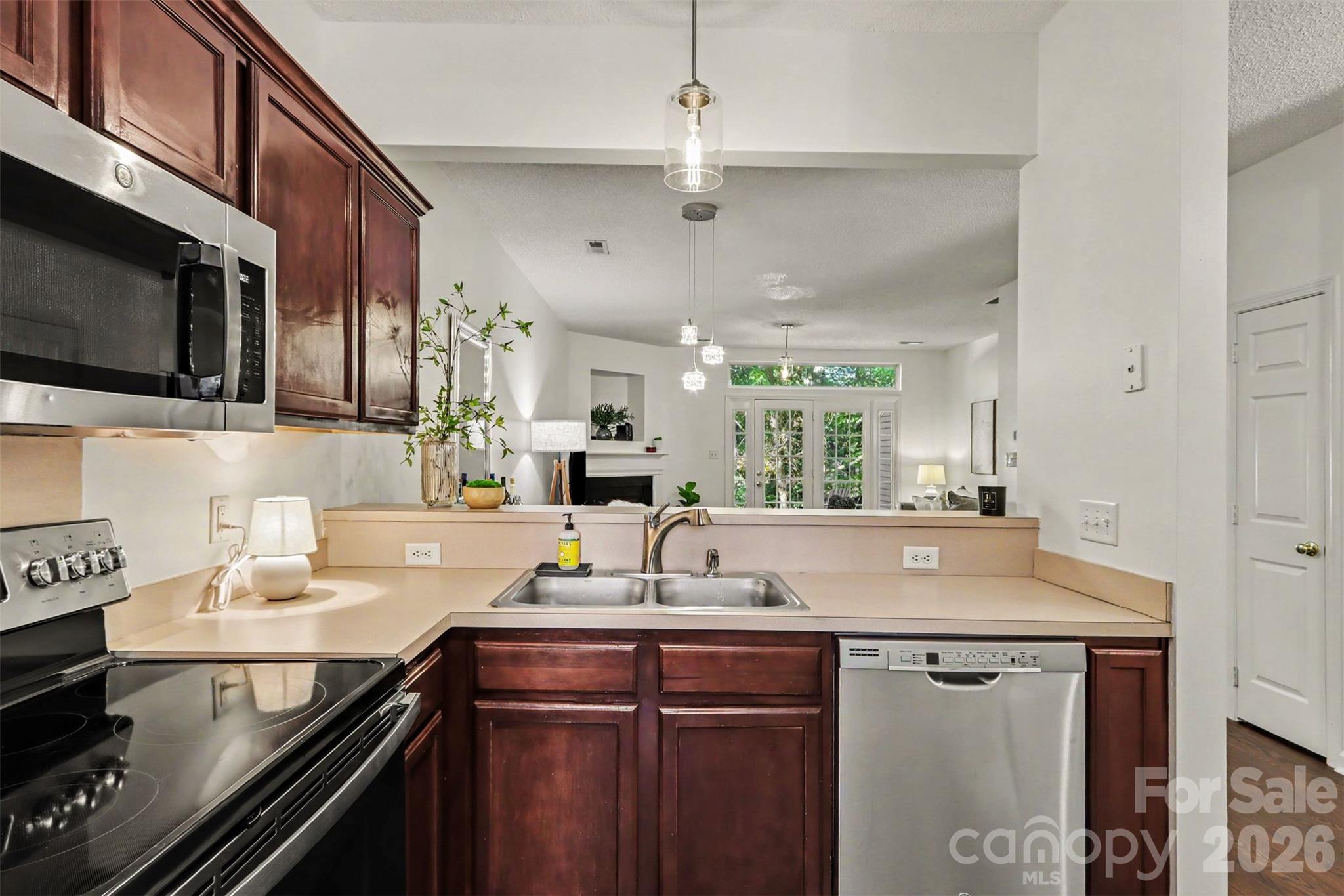 Townhouse at 9120 Treyburn Drive, Charlotte, photo 4 of 18