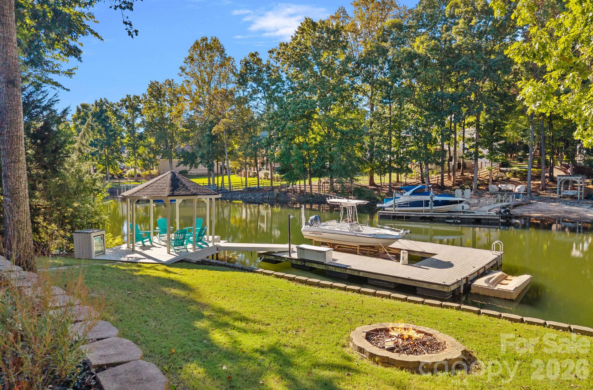 Another firepit in the grass area - 148 Sunrise Circle, Mooresville