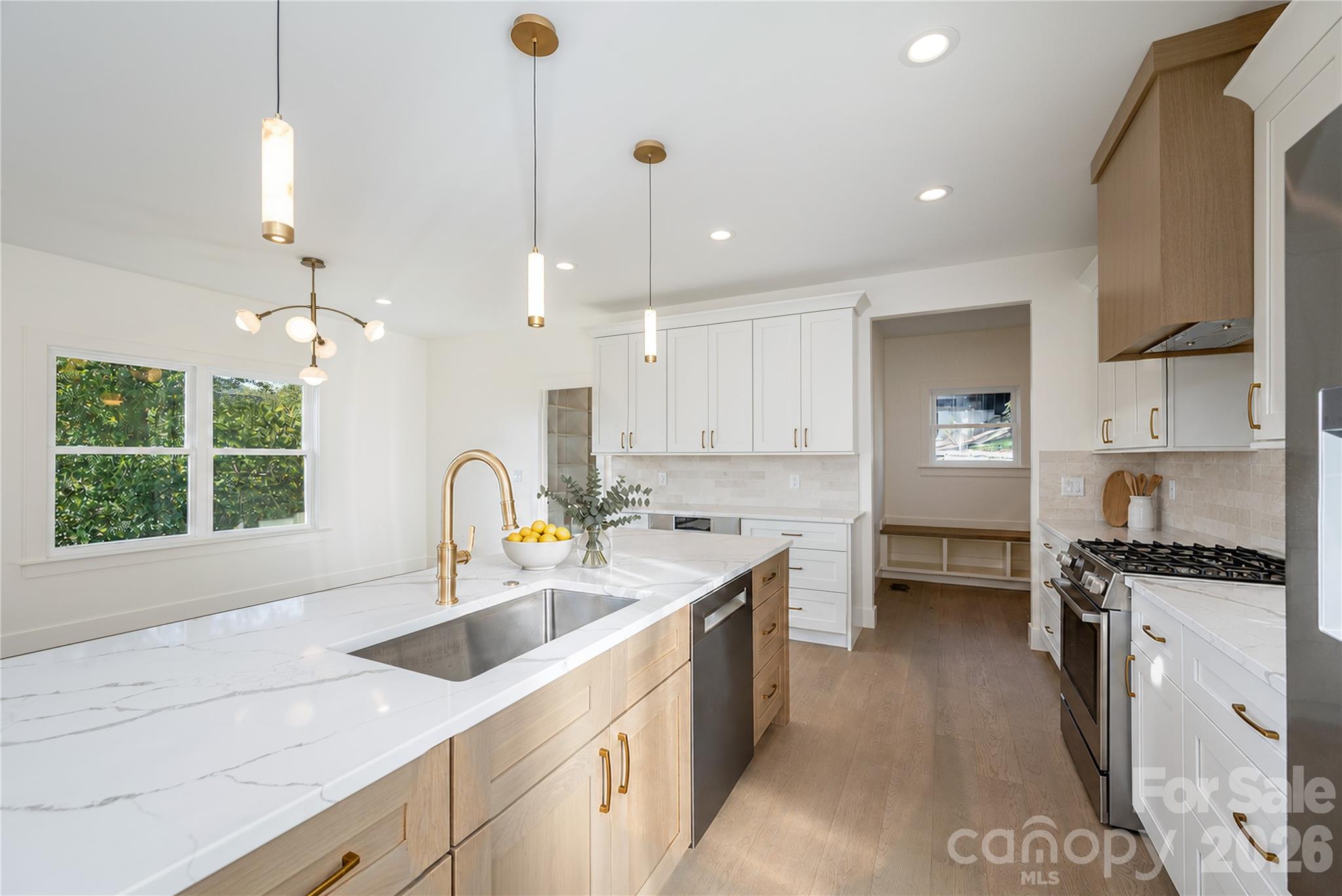 Island - 159 Meadow Breeze Road, Arden