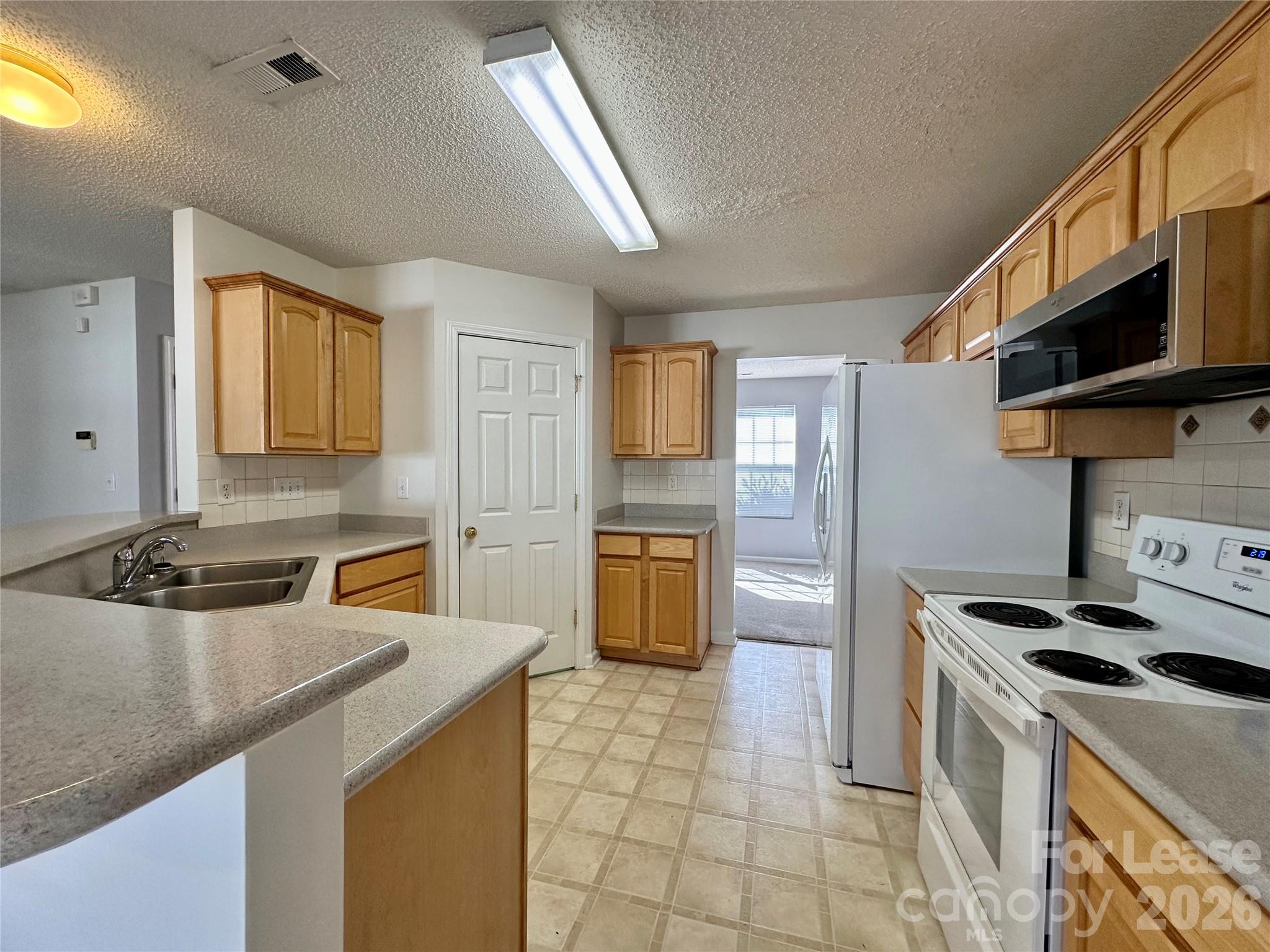Single Family Residence at 5787 Dove Point Drive SW, Concord, photo 9 of 39