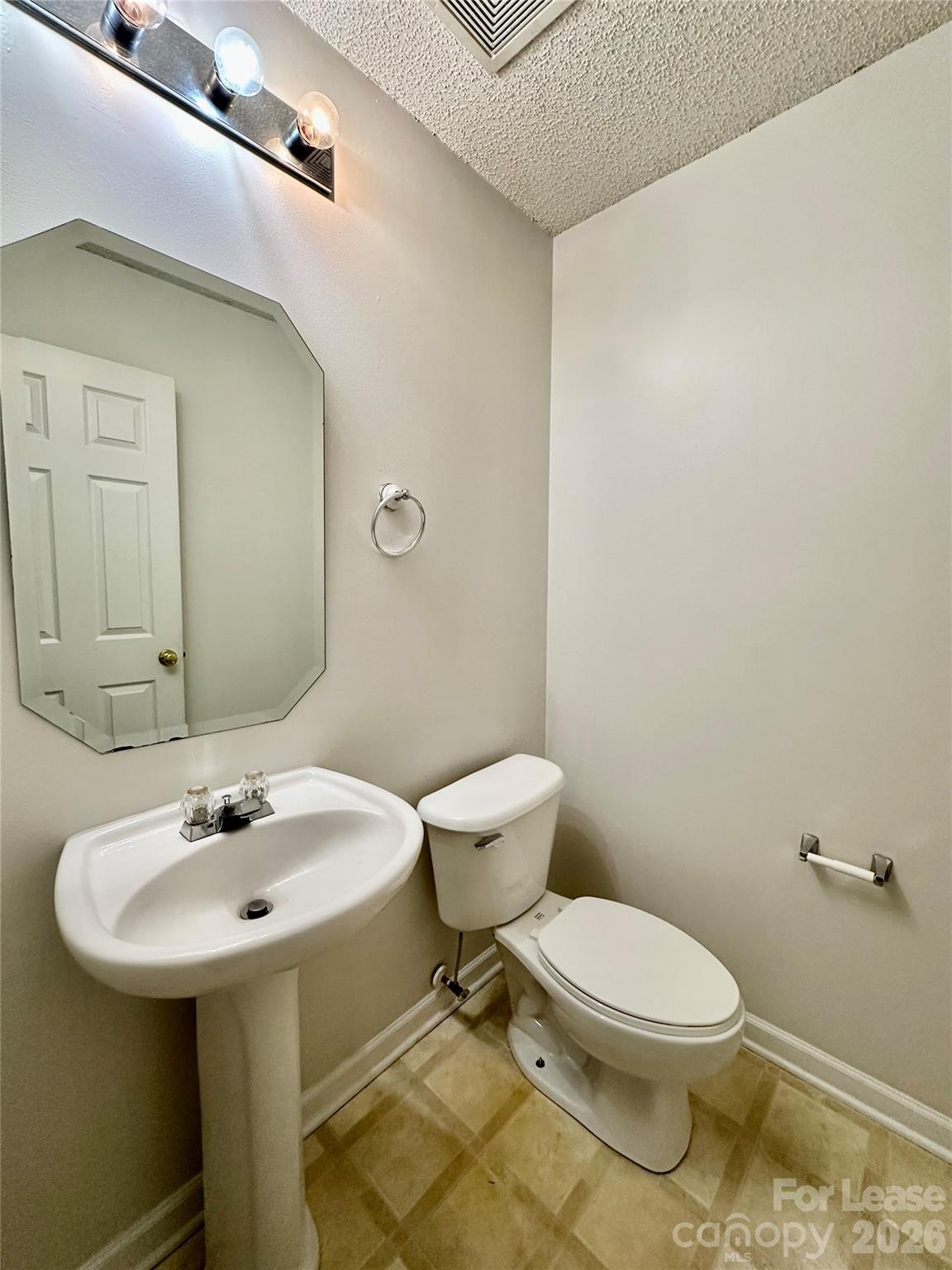 Single Family Residence at 5787 Dove Point Drive SW, Concord, photo 15 of 39
