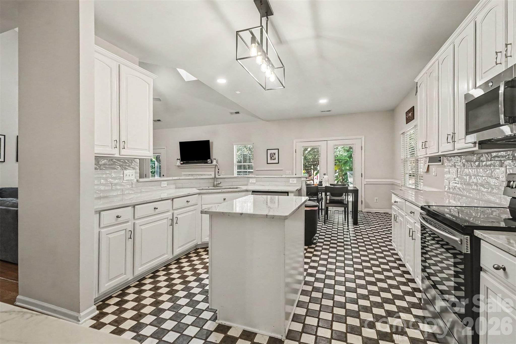 Single Family Residence at 8610 Ellington Park Drive, Charlotte, photo 3 of 29