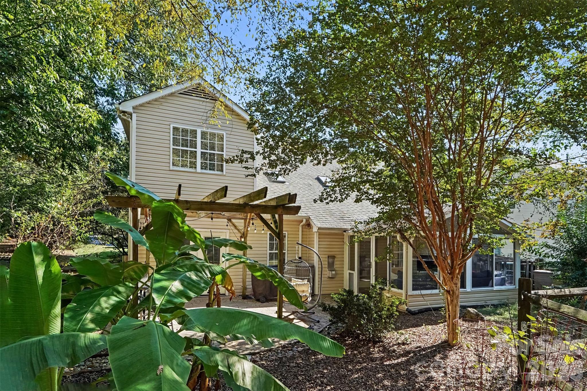 Single Family Residence at 8610 Ellington Park Drive, Charlotte, photo 4 of 29