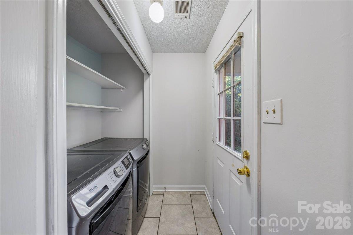 Duplex at 6000 Gate Post Road, Charlotte, photo 25 of 45