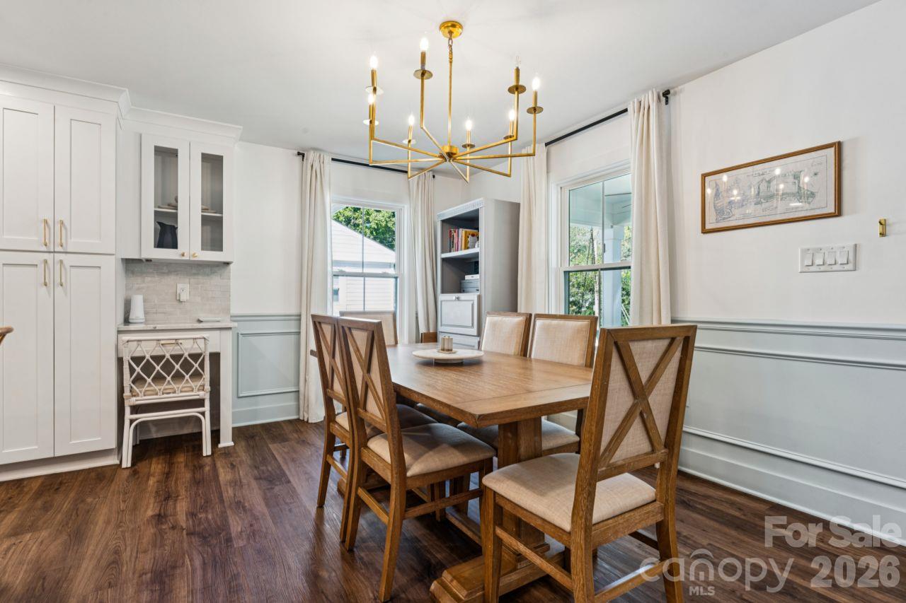 Single Family Residence at 512 Manhasset Road, Charlotte, photo 10 of 36