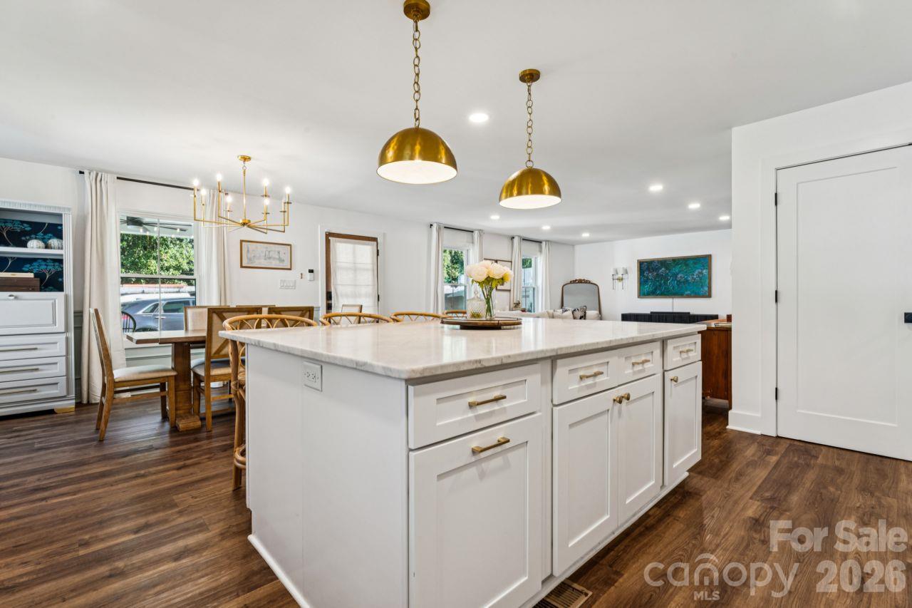 Single Family Residence at 512 Manhasset Road, Charlotte, photo 13 of 36