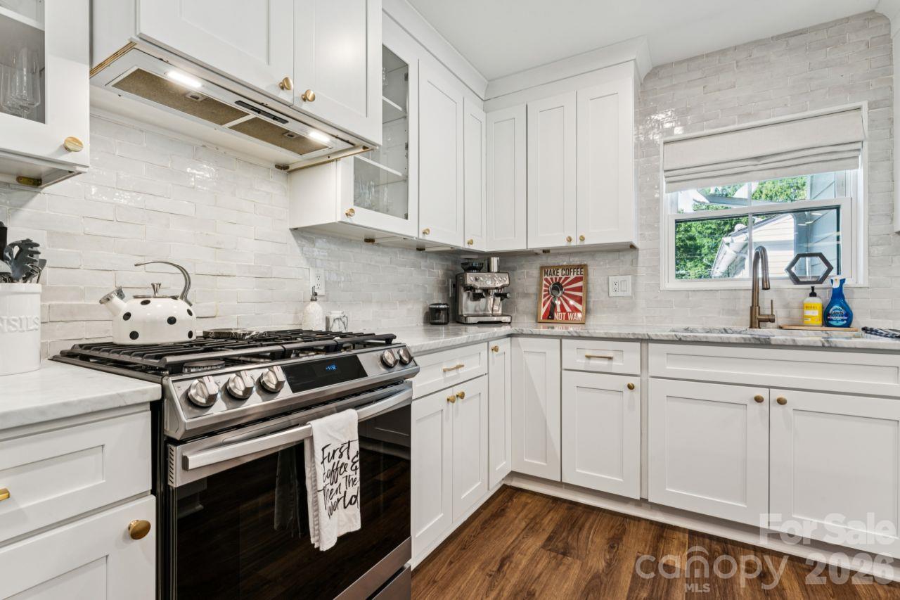 Single Family Residence at 512 Manhasset Road, Charlotte, photo 14 of 36