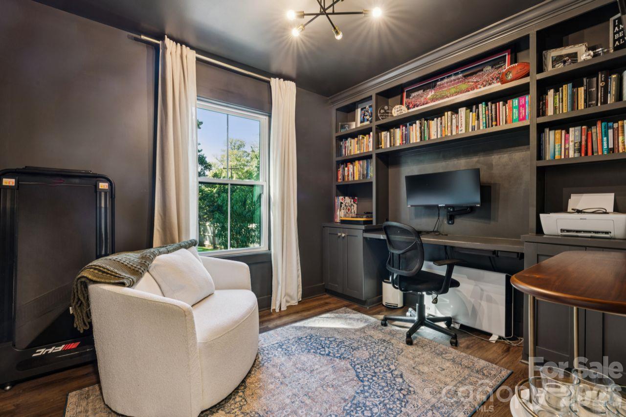 Single Family Residence at 512 Manhasset Road, Charlotte, photo 23 of 36