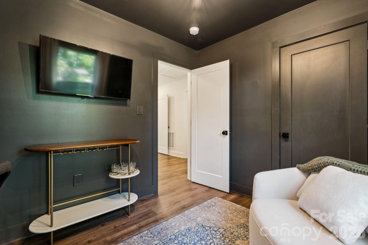 Single Family Residence at 512 Manhasset Road, Charlotte, photo 24 of 36