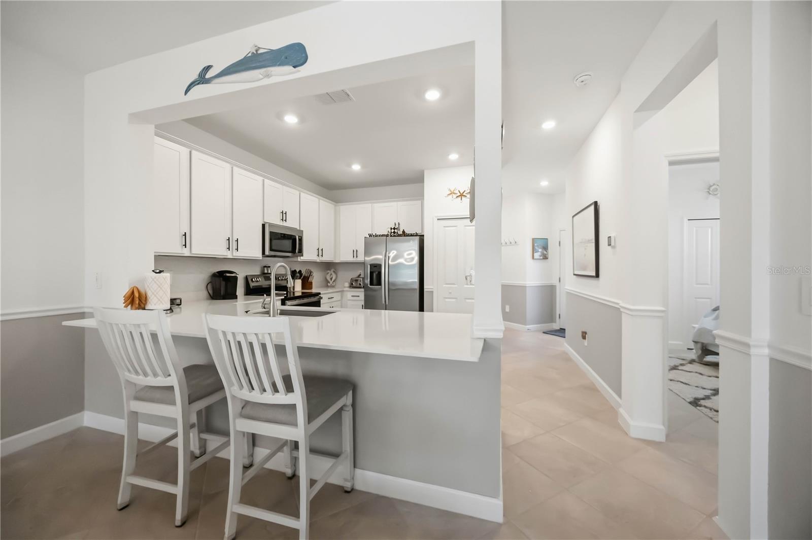 Breakfast bar - 8592 SEASALT LOOP, ENGLEWOOD