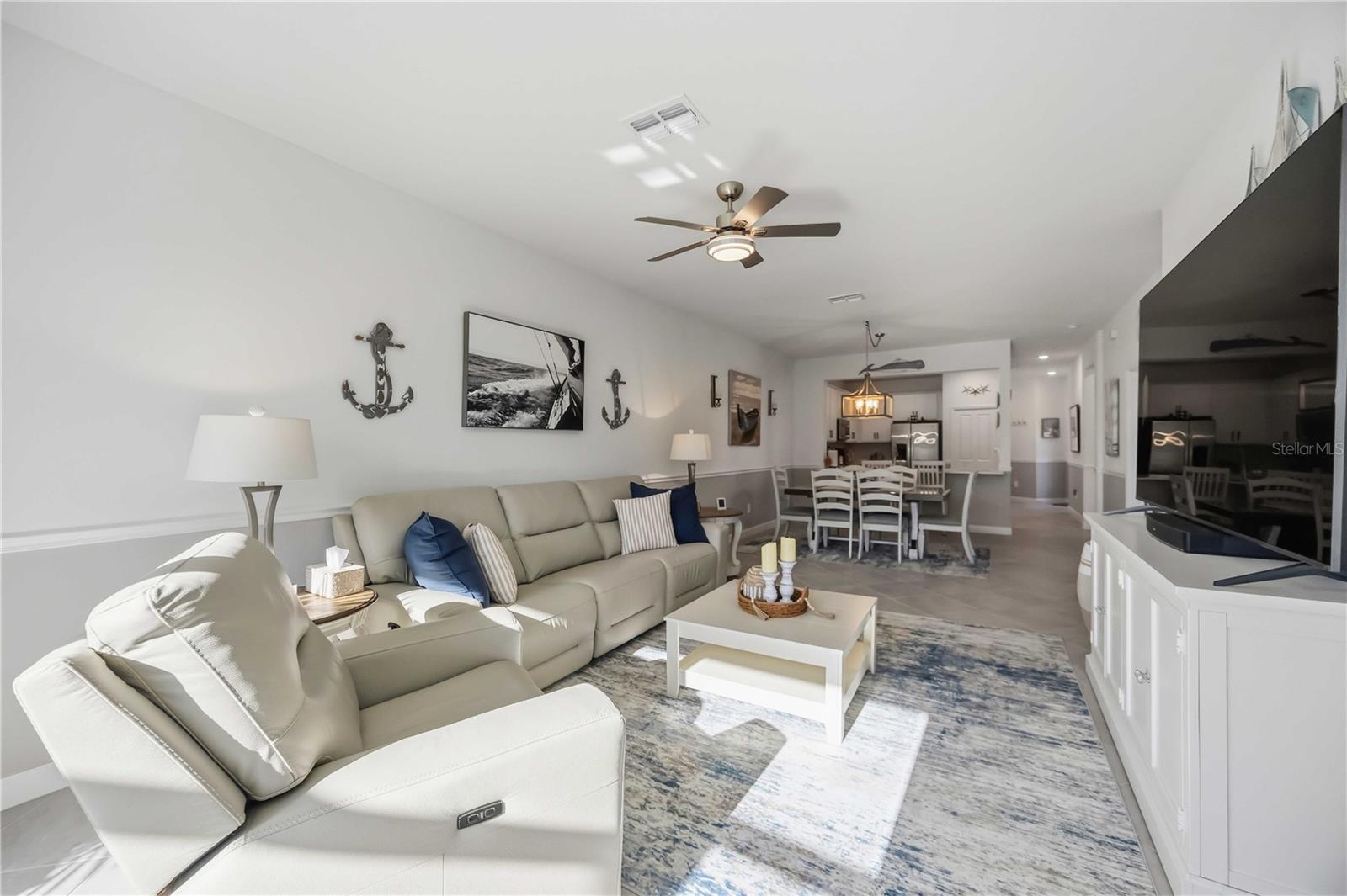 Light and bright - 8592 SEASALT LOOP, ENGLEWOOD