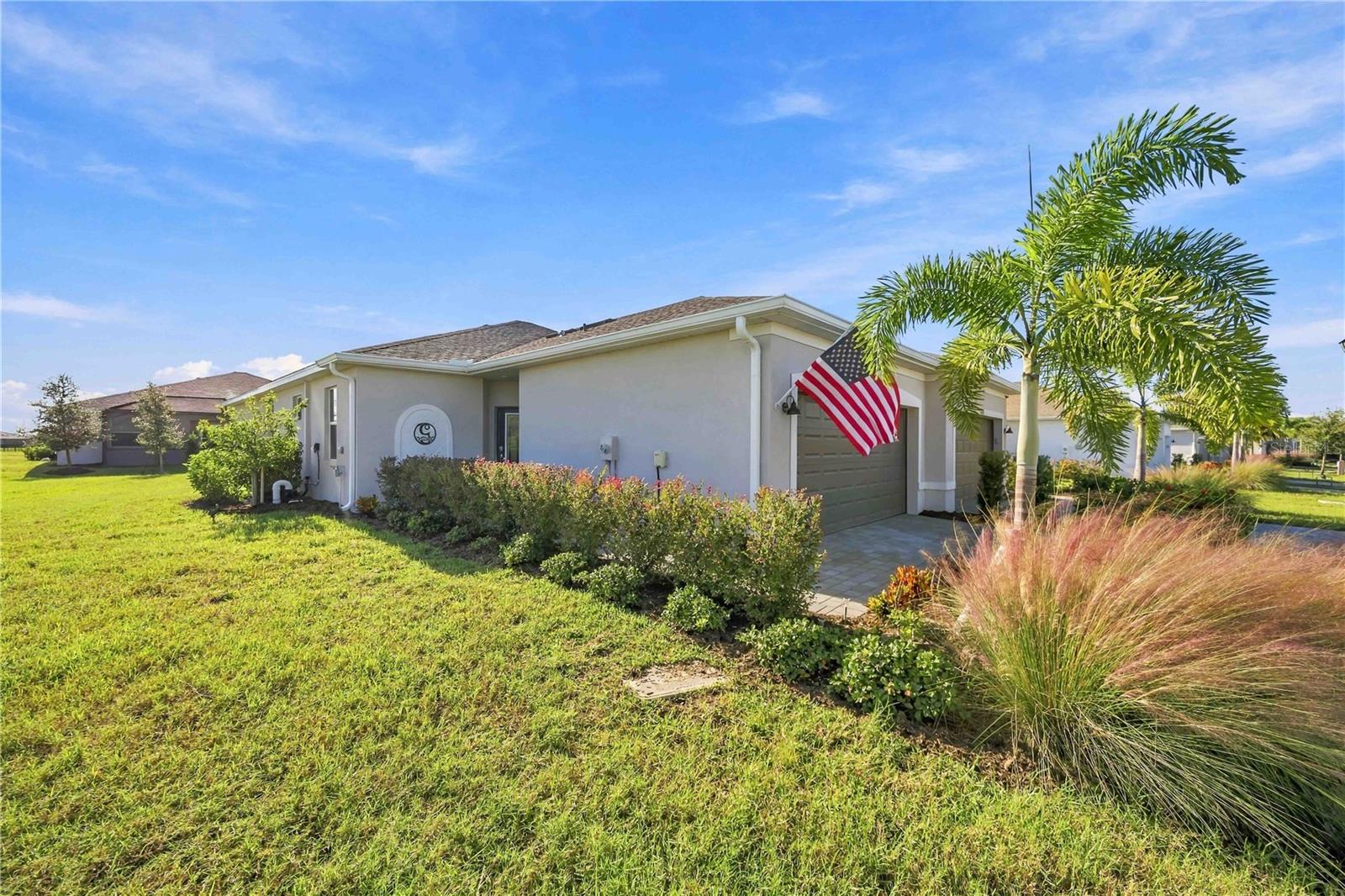 Corner lot with fencing..HOA maintains the yard - 8592 SEASALT LOOP, ENGLEWOOD