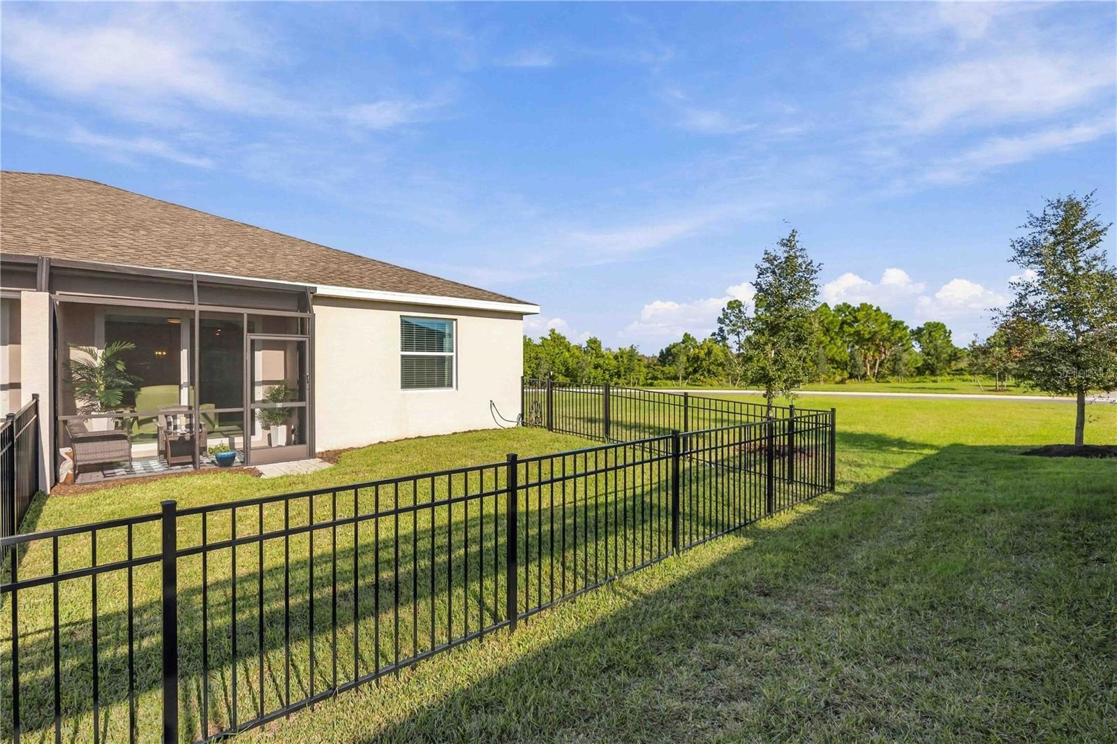 Corner lot with fencing - 8592 SEASALT LOOP, ENGLEWOOD