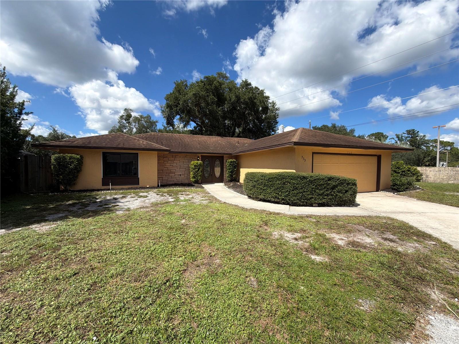 733 LAKEVIEW DR