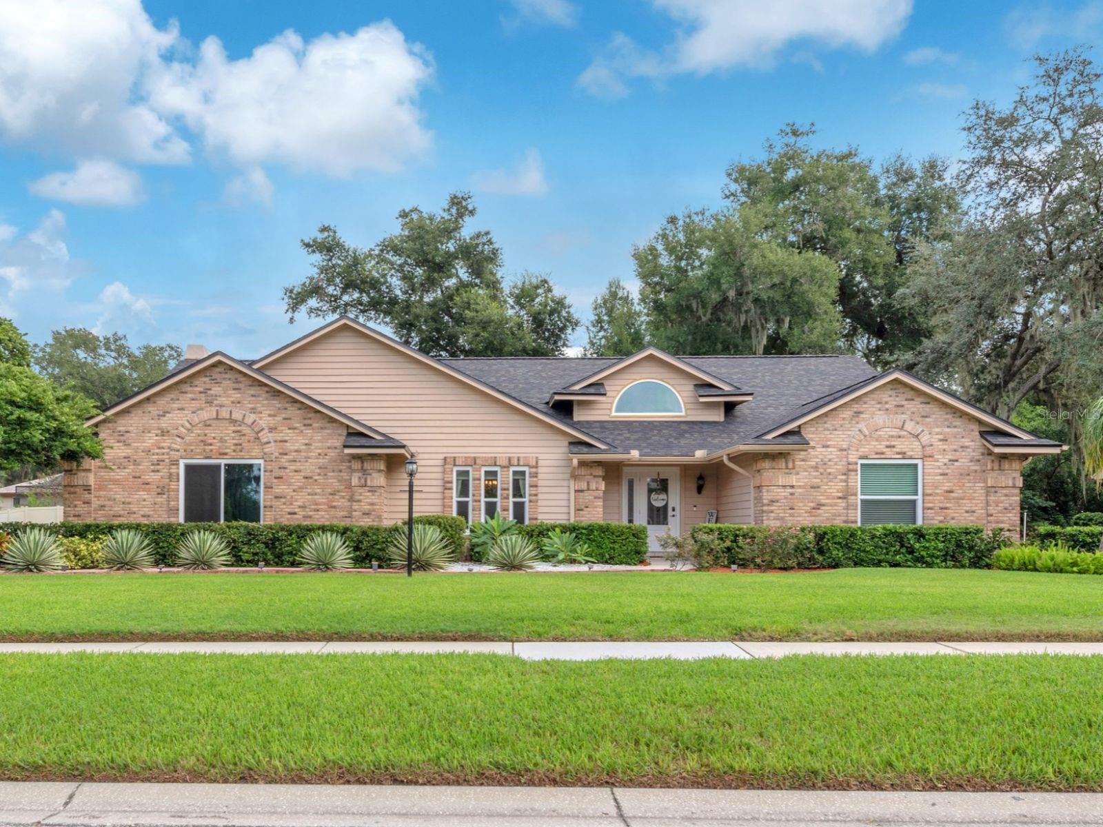 2421 OAK LANDING DR