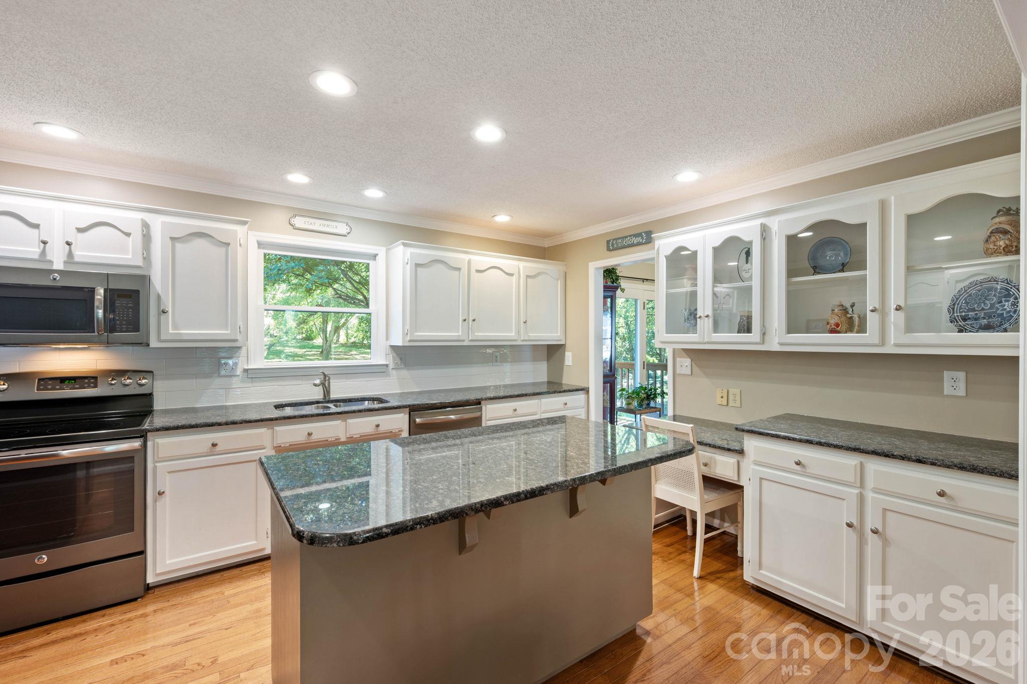 Single Family Residence at 990 Royal Drive, Lincolnton, photo 12 of 45