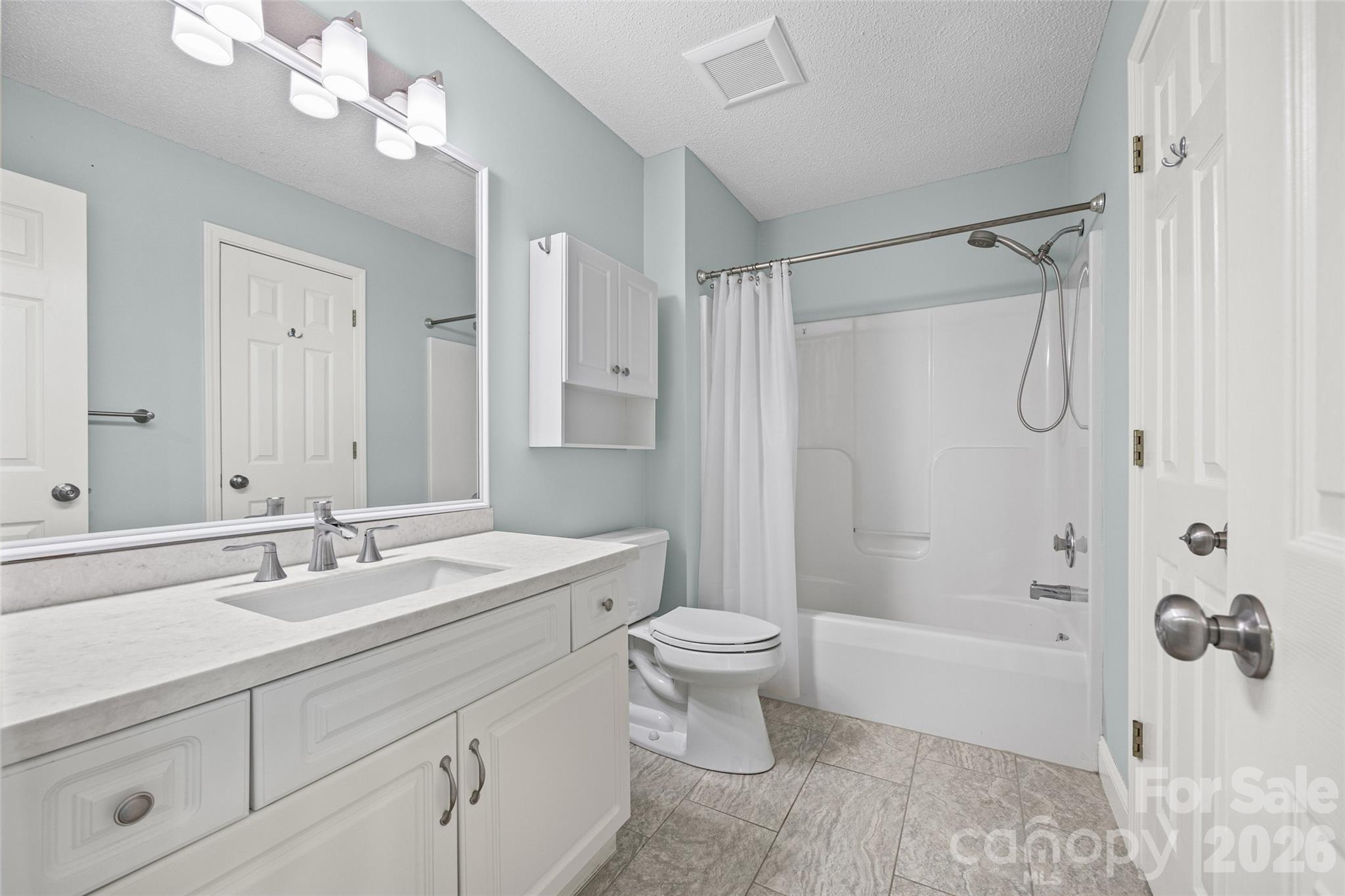Full Bath on Main- attached to Primary Bedroom - 152 Sea Island Boulevard, Fort Mill