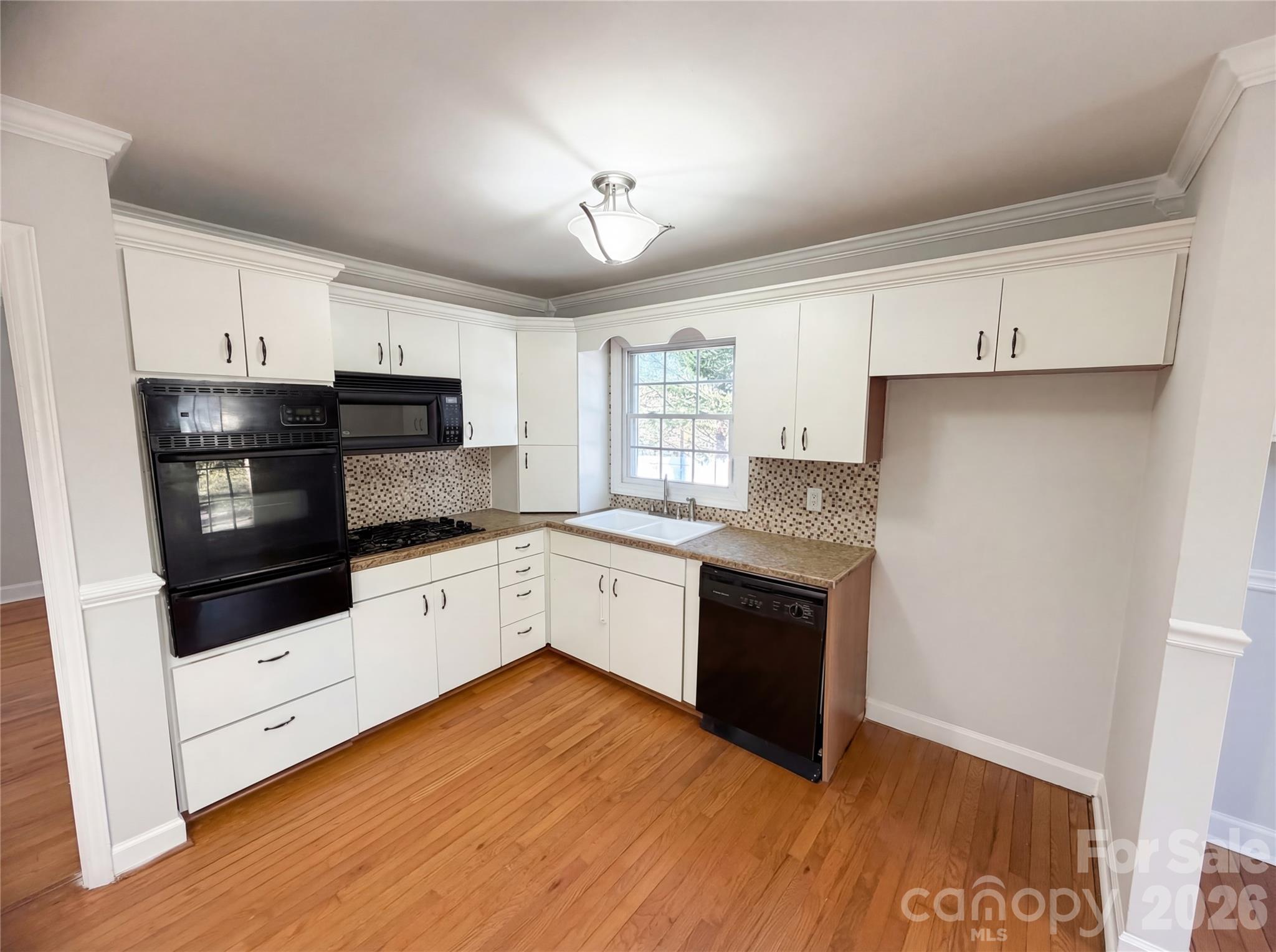 Single Family Residence at 1512 Buckingham Avenue, Gastonia, photo 5 of 20