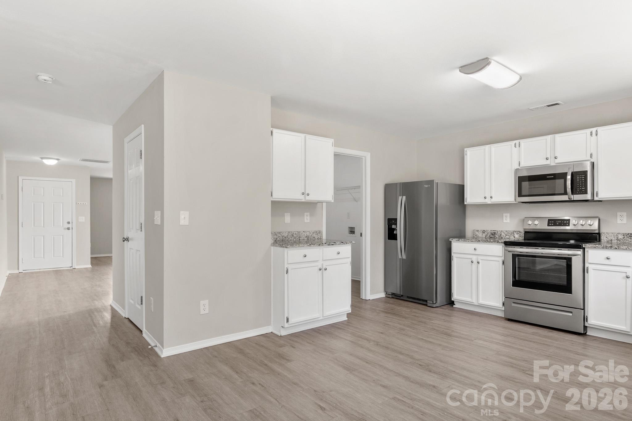 Single Family Residence at 12028 Red Leaf Drive, Charlotte, photo 7 of 46