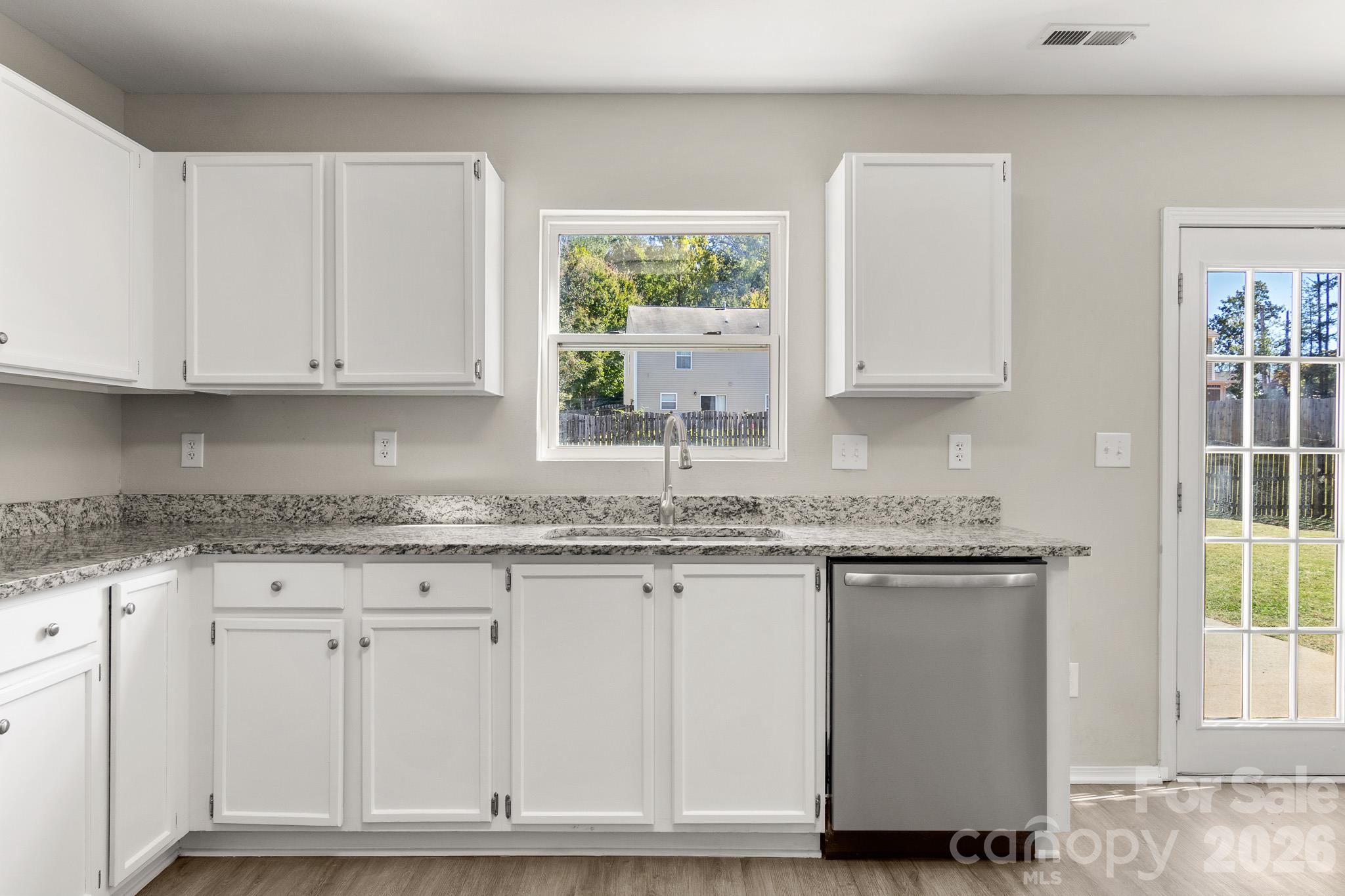 Single Family Residence at 12028 Red Leaf Drive, Charlotte, photo 9 of 46