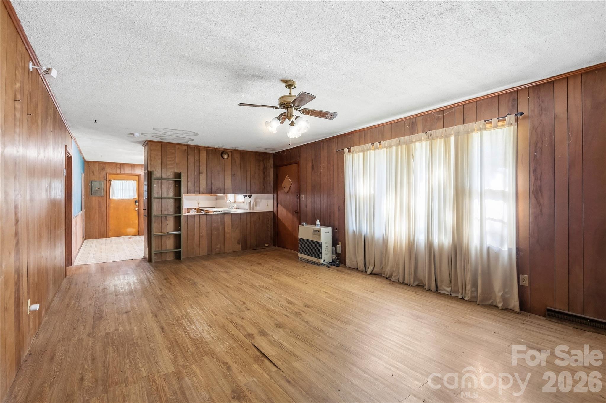Single Family Residence at 328 Long Shoals Road, Bessemer City, photo 6 of 33