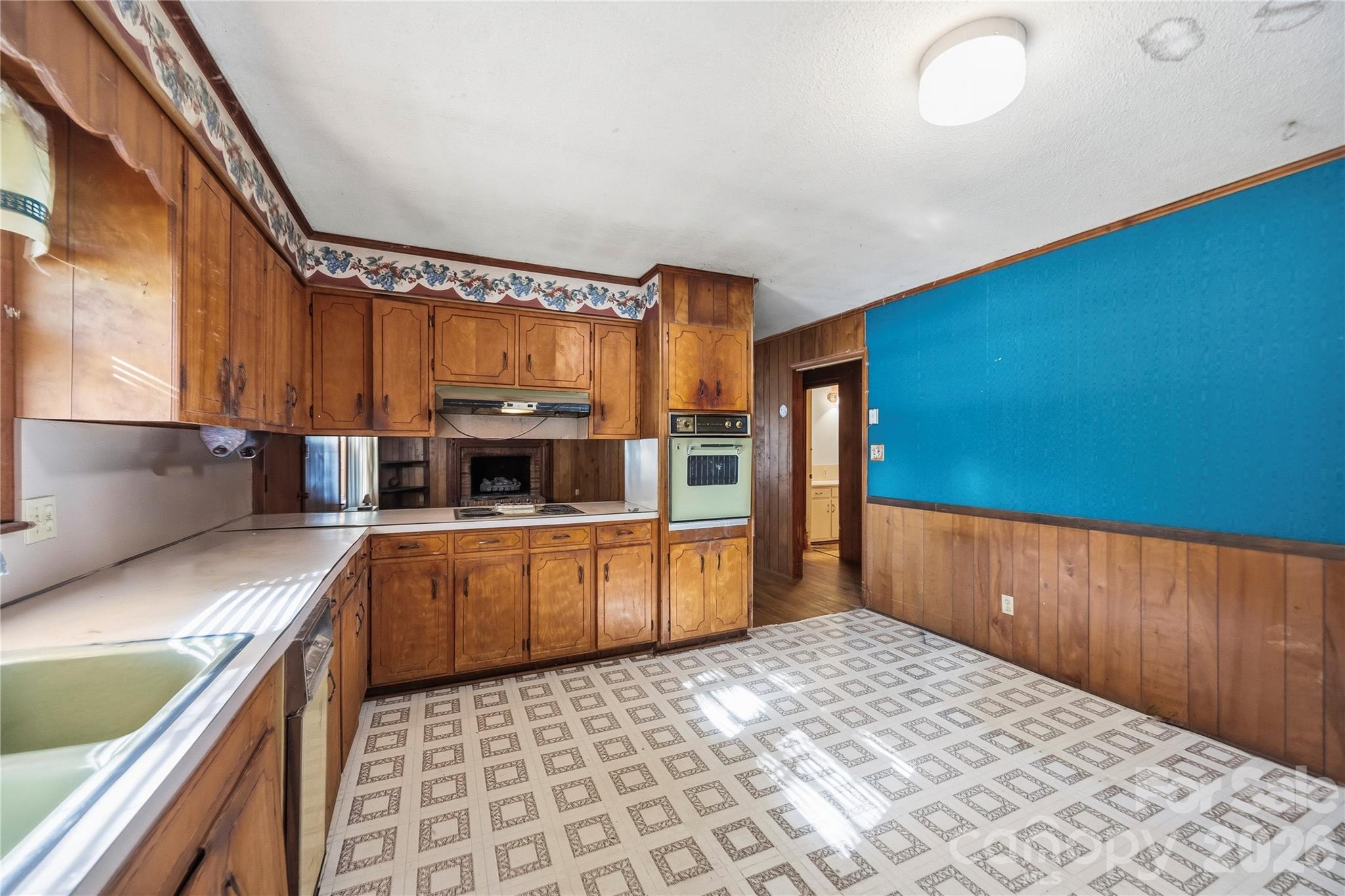 Single Family Residence at 328 Long Shoals Road, Bessemer City, photo 11 of 33