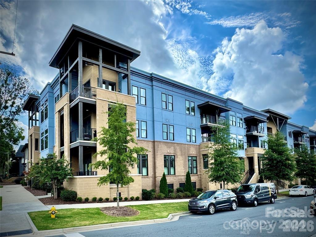 Condominium at 2401 Euclid Avenue, Charlotte, photo 3 of 52