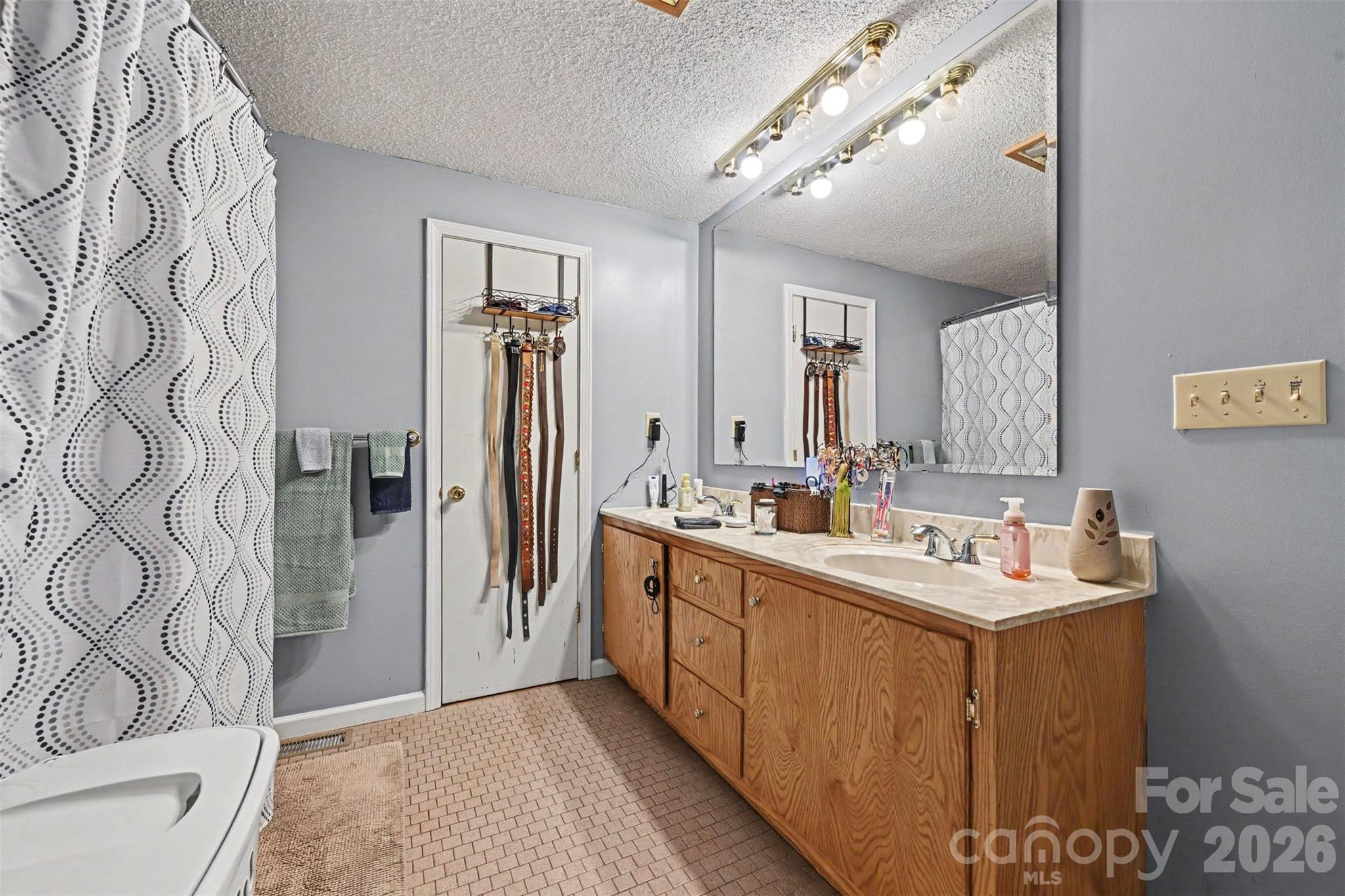 Master with ensuite bath 2 - 2040 Providence Church Road, Salisbury