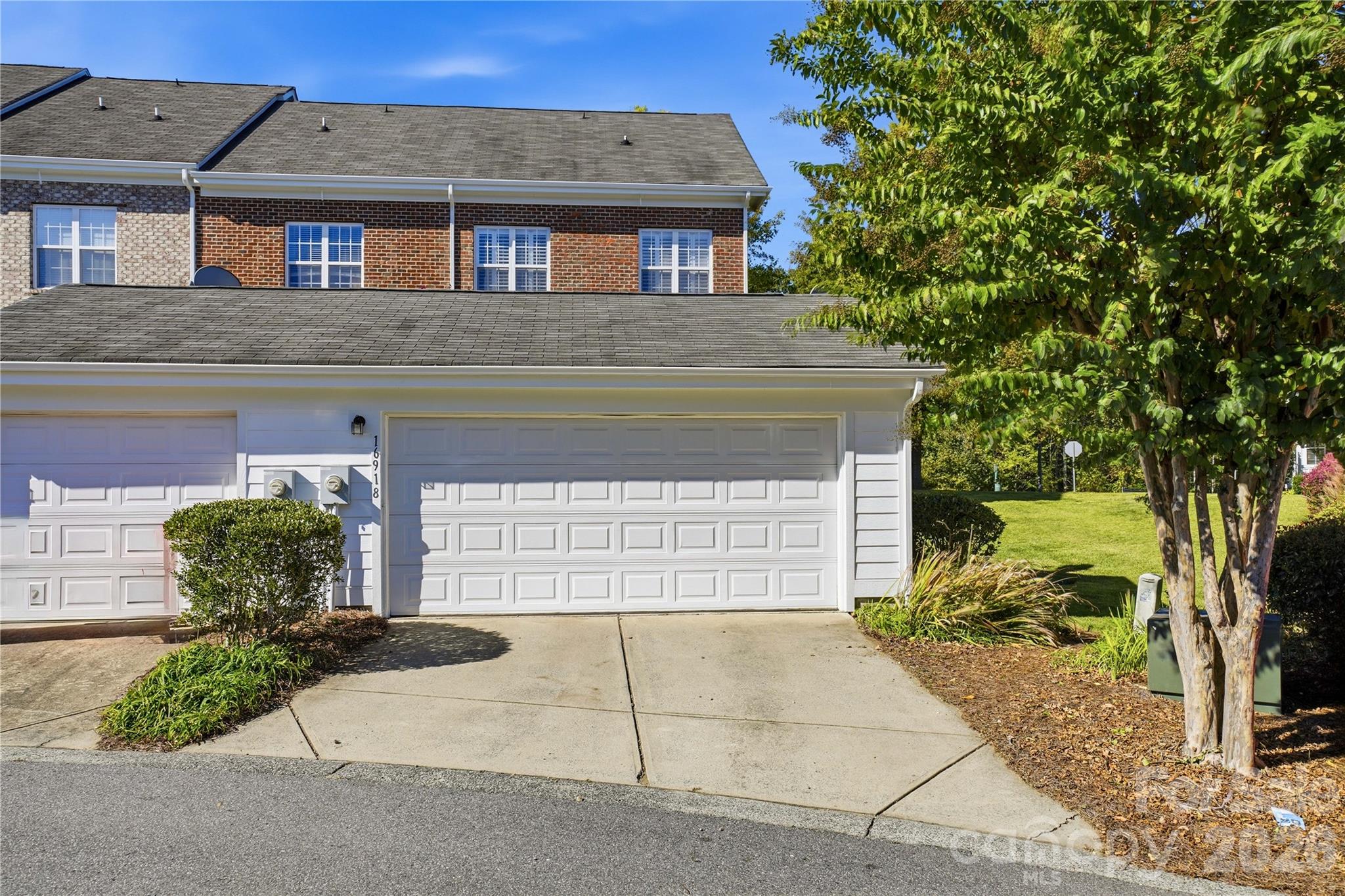 Rare 2 car detached garage - 16918 Summers Walk Boulevard, Davidson
