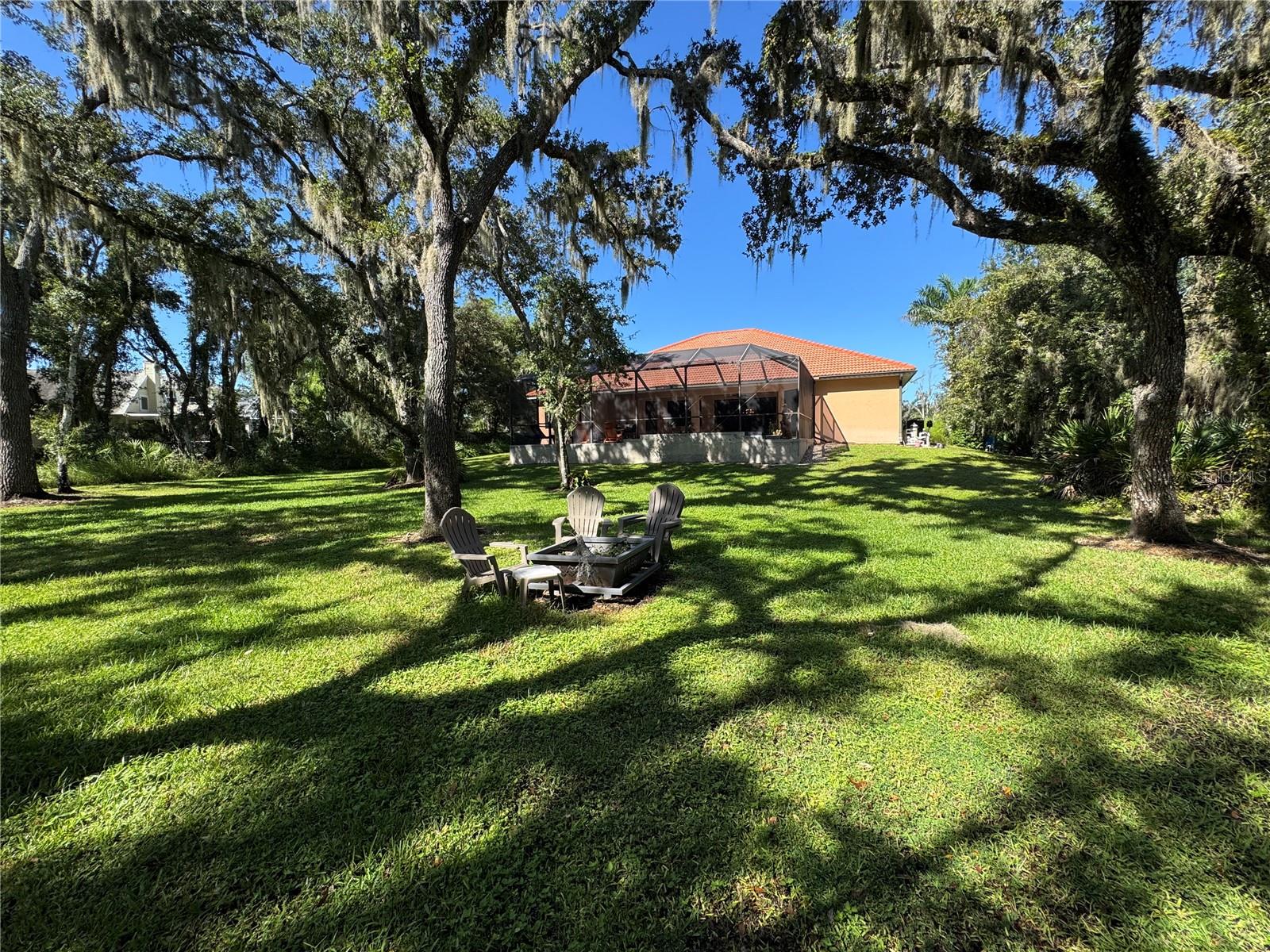 FIRE PIT WITH LARGE BACK YARD - 1303 OAKFORD RD, SARASOTA